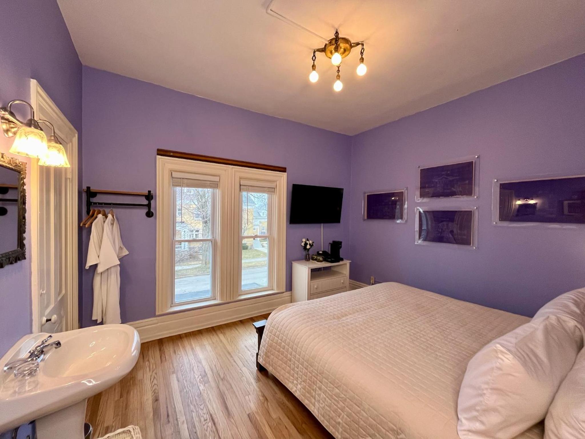 Deluxe King Room