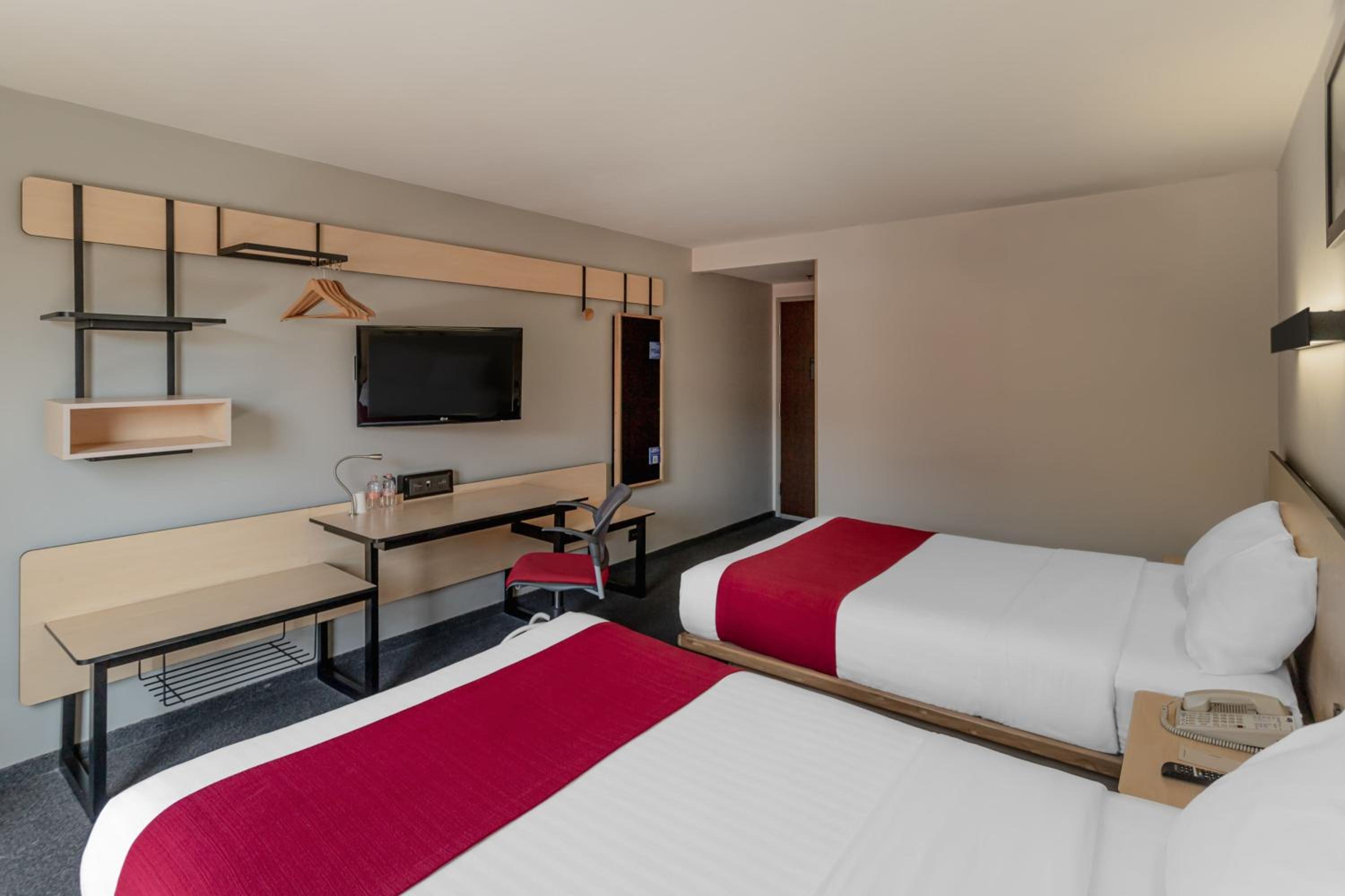 Available room thumbnail 6