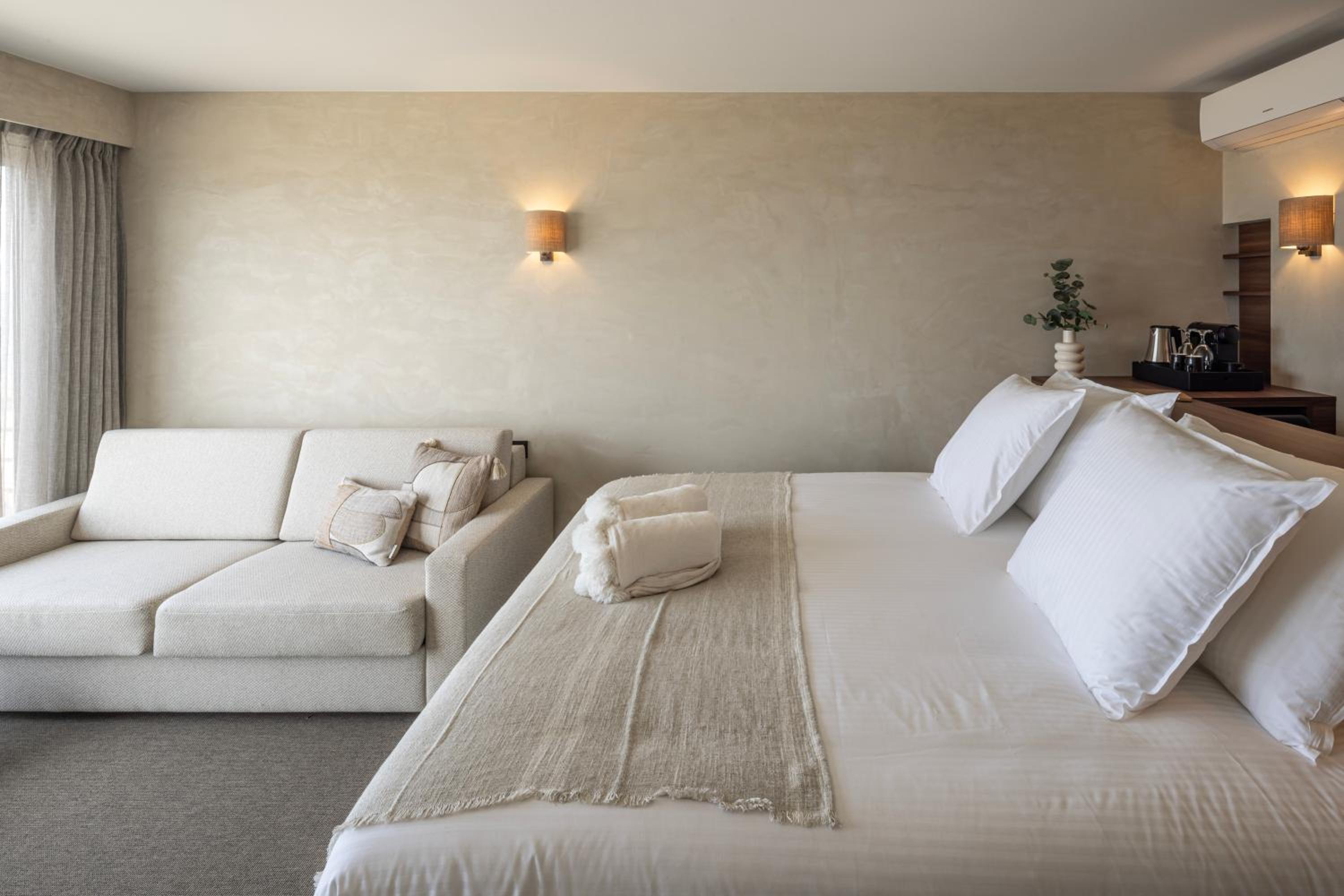 Deluxe Double Room with Sea View - Pet Free Room photo 2