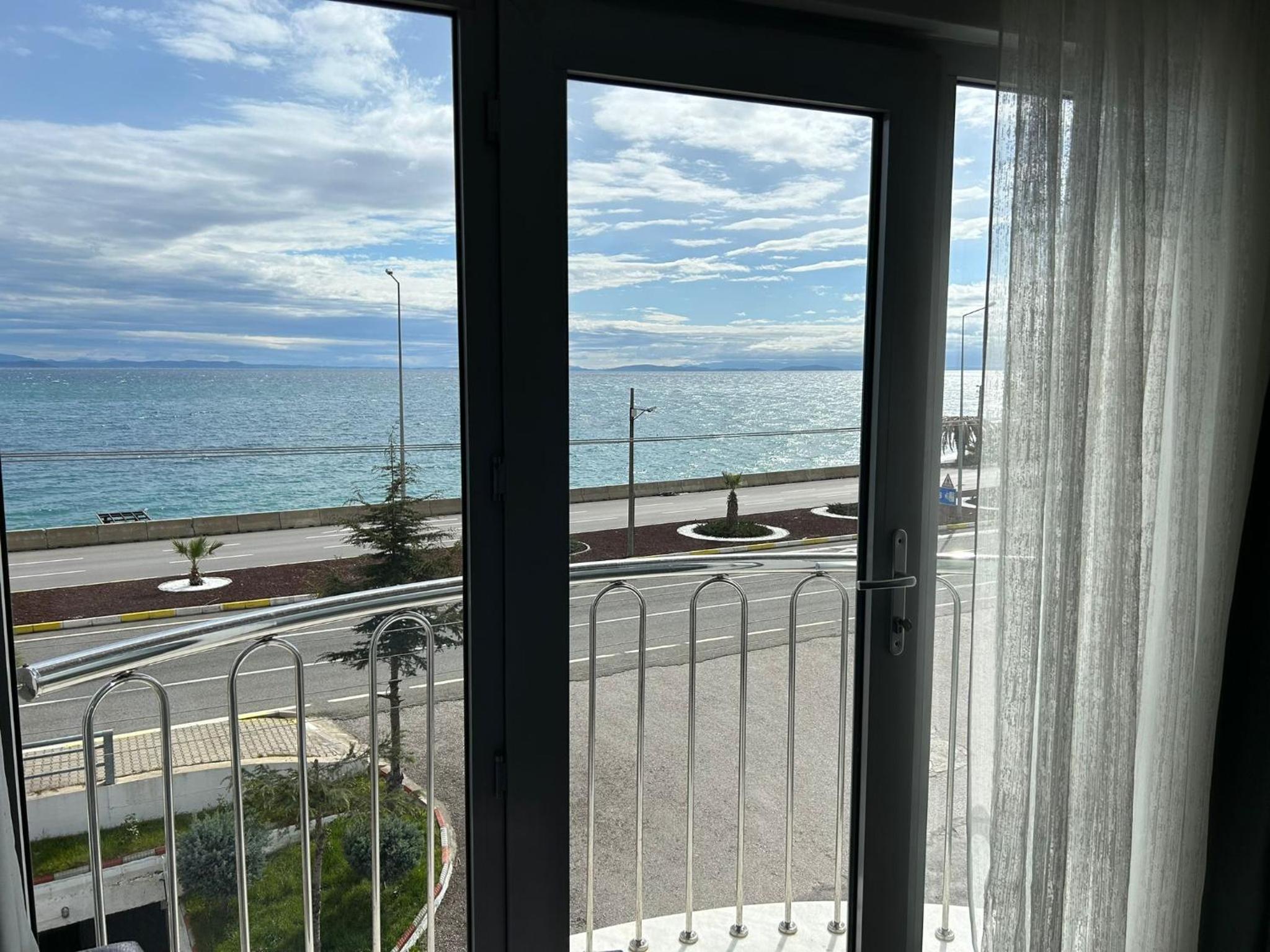 Standard Triple Room With Sea View photo 2