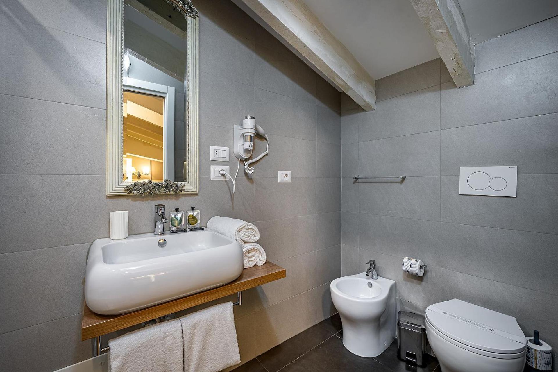 Double or Twin Room - Attic photo 3