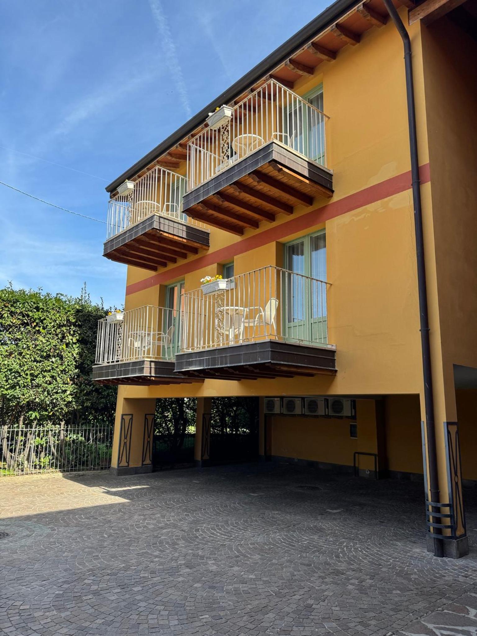 Deluxe Double Room with Balcony - Photo 21