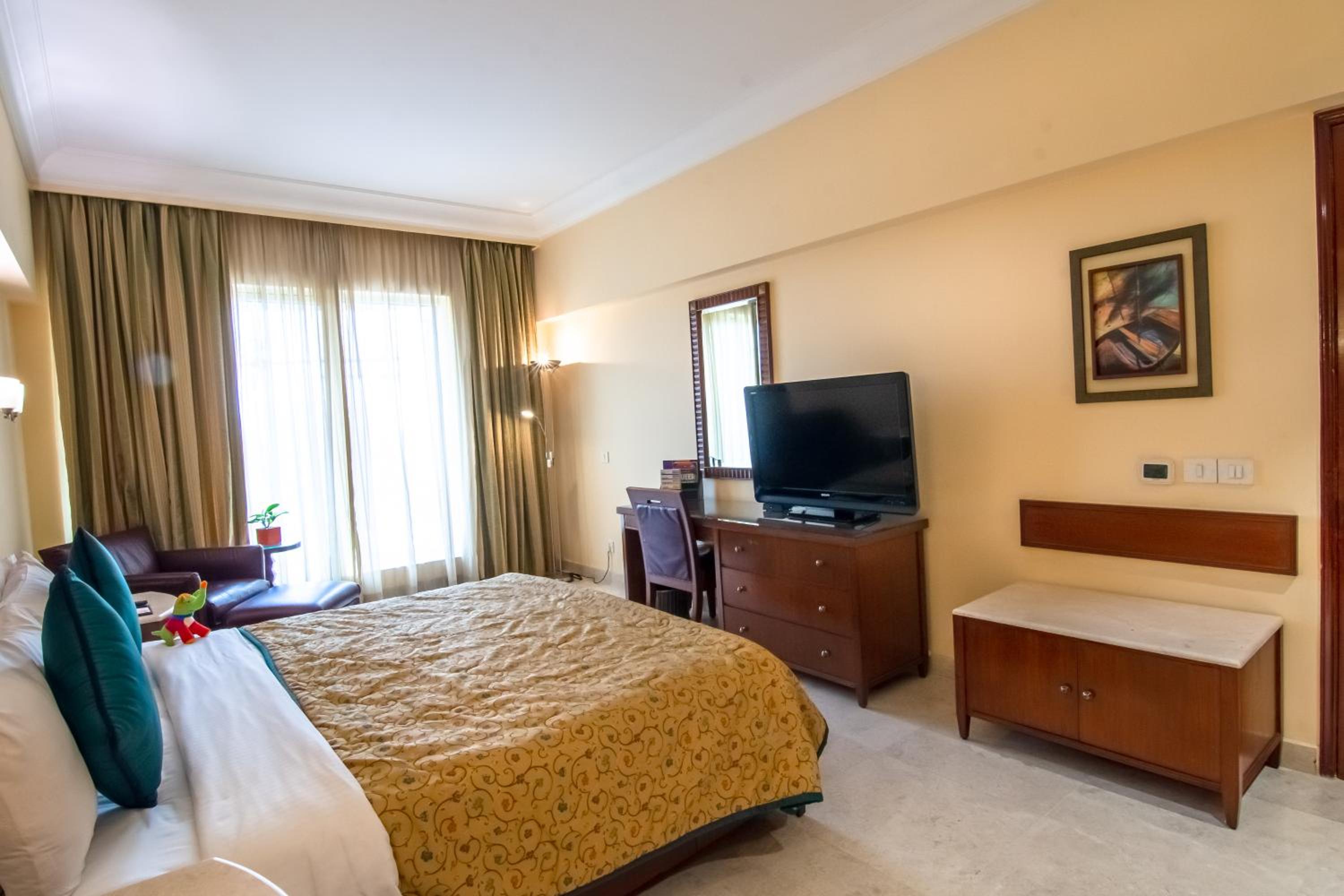 1 Bedroom Apartment with Complimentary One way Airport Transfers , 15% off on session on Spa and Enjoy Happy Hours with 1+1 offer on Beverages - Photo 1