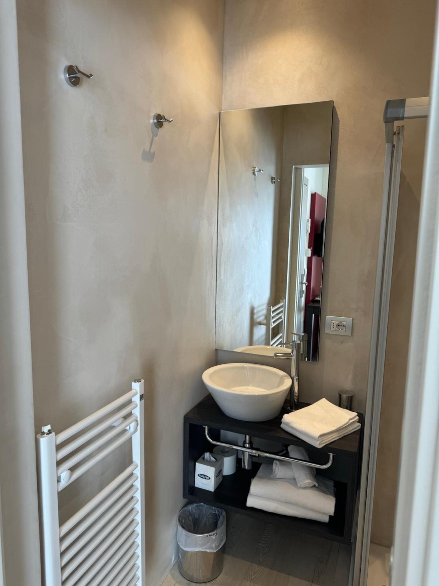 Standard Double Room - Photo 3