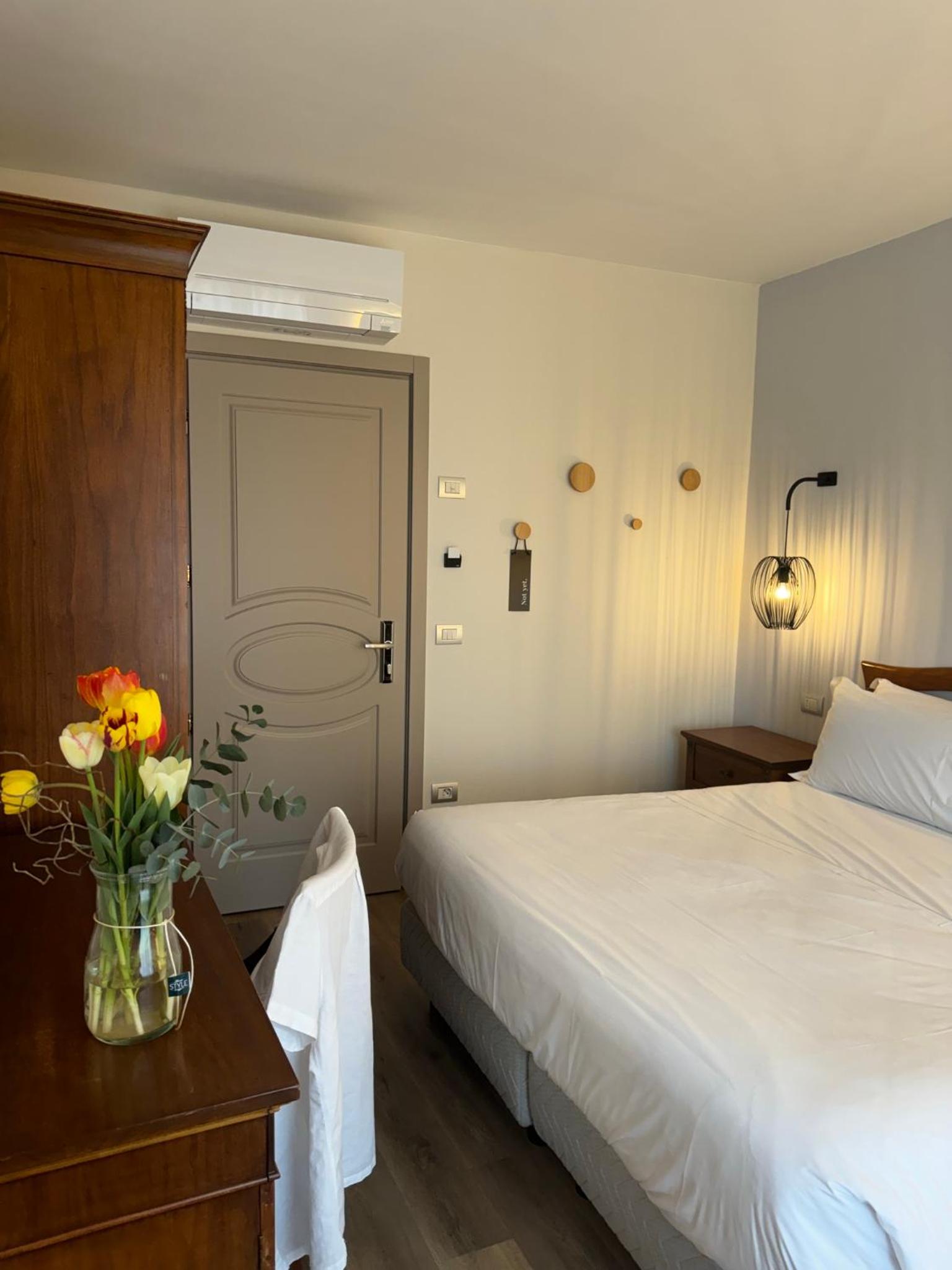 Deluxe Double Room with Balcony - Photo 1