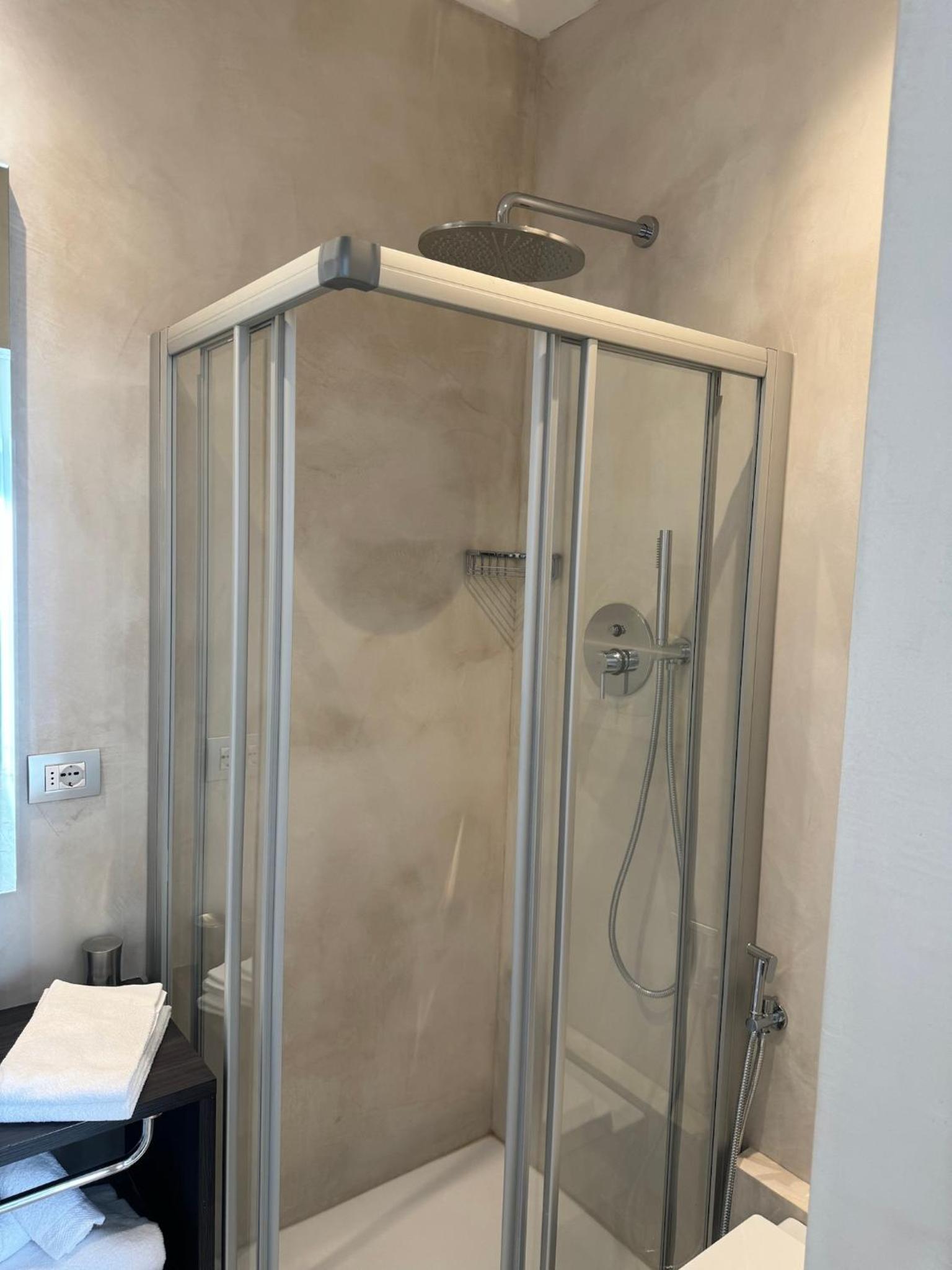 Standard Double Room - Photo 2