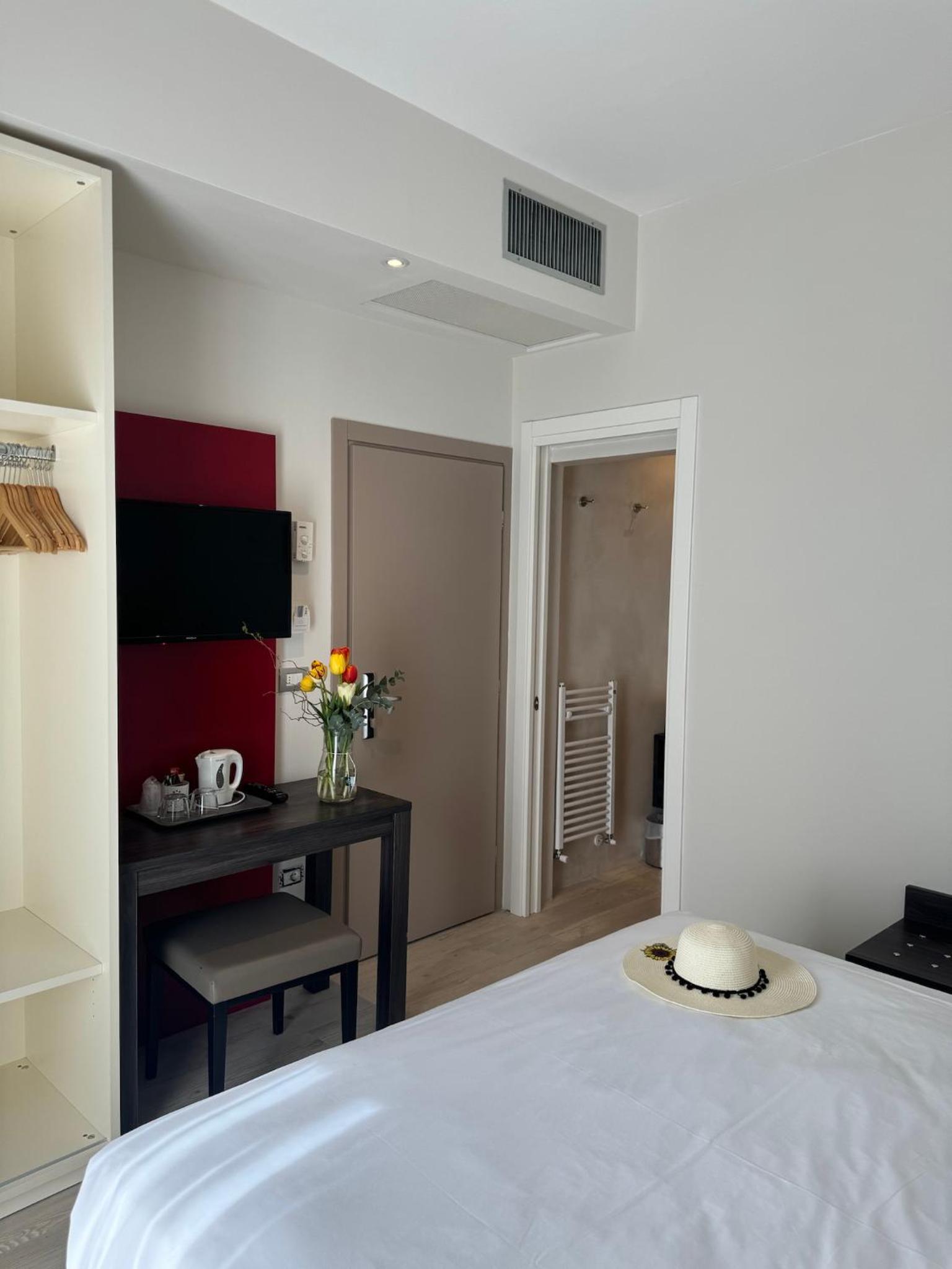 Standard Double Room - Photo 1