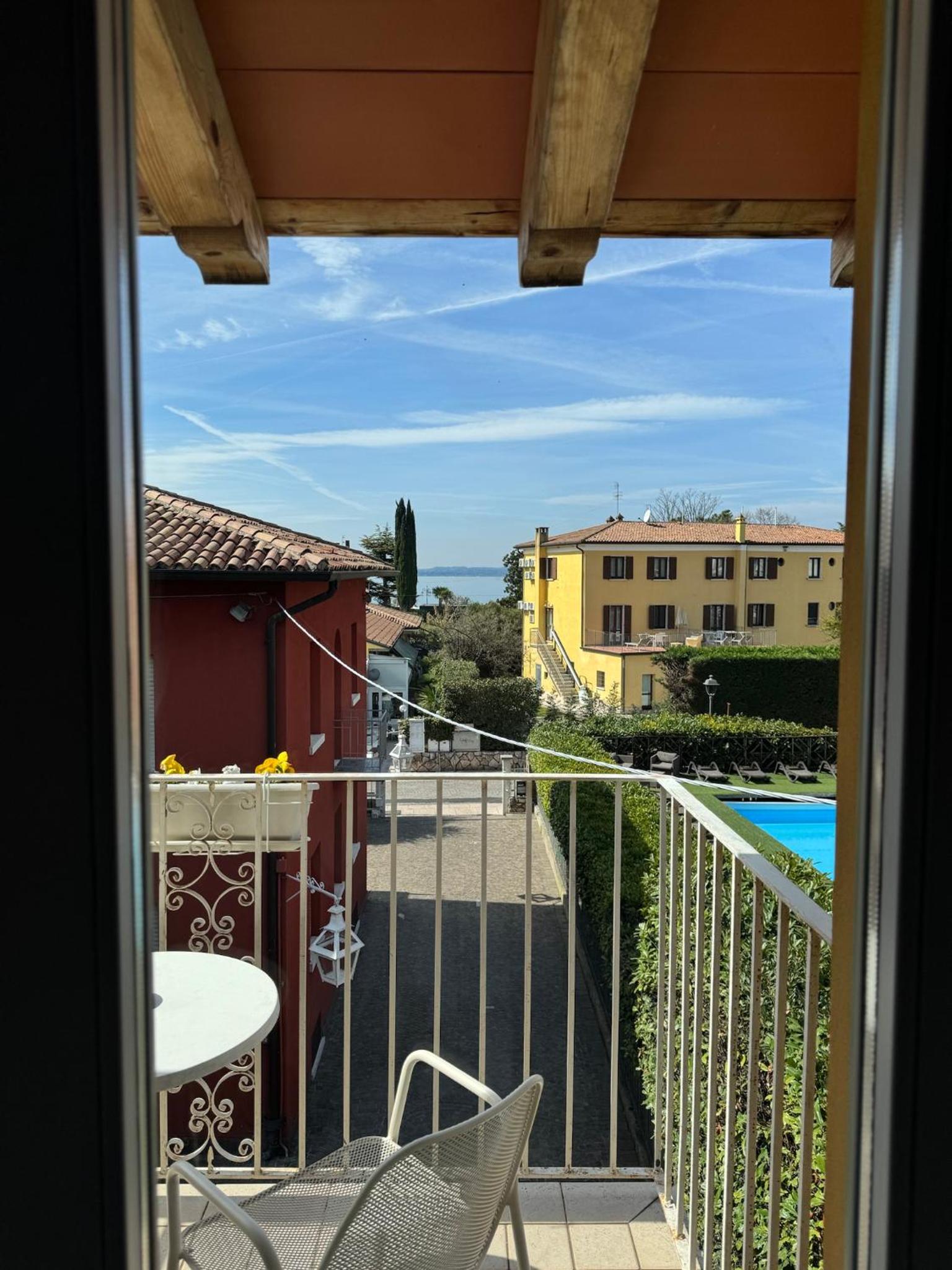 Deluxe Double Room with Balcony - Photo 14