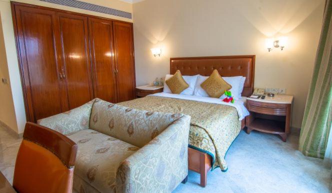 03 Bedroom Apartment (Enjoy Happy Hours with 1+1 offer on Alcoholic Beverages, Soft Beverages)