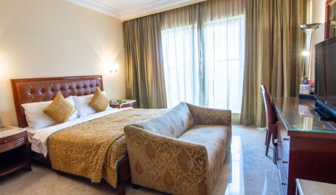 03 Bedroom Apartment (Enjoy Happy Hours with 1+1 offer on Alcoholic Beverages, Soft Beverages)