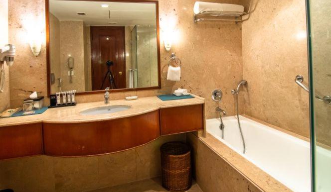 03 Bedroom Apartment (Enjoy Happy Hours with 1+1 offer on Alcoholic Beverages, Soft Beverages)