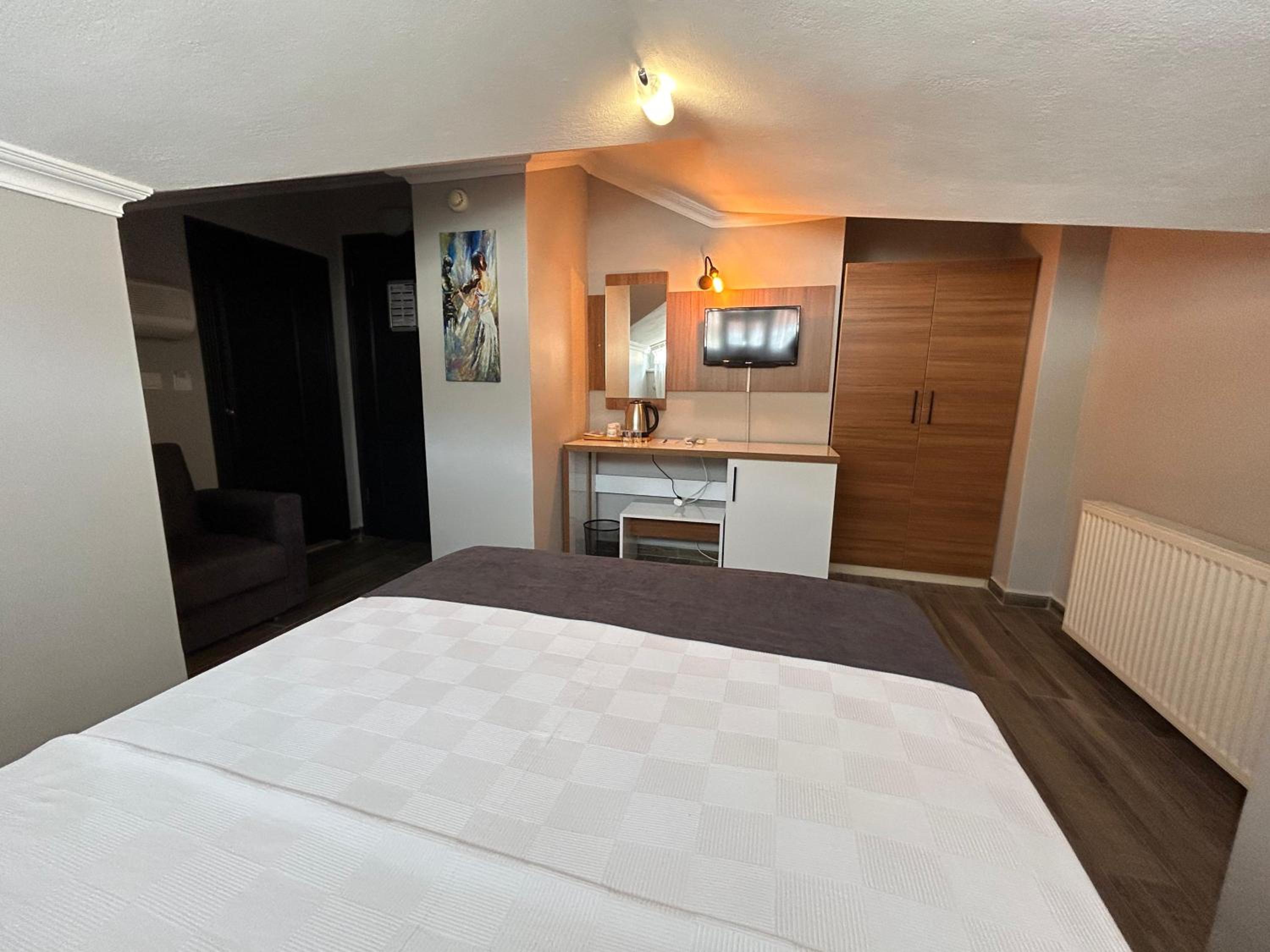 Economy Double Room photo 1