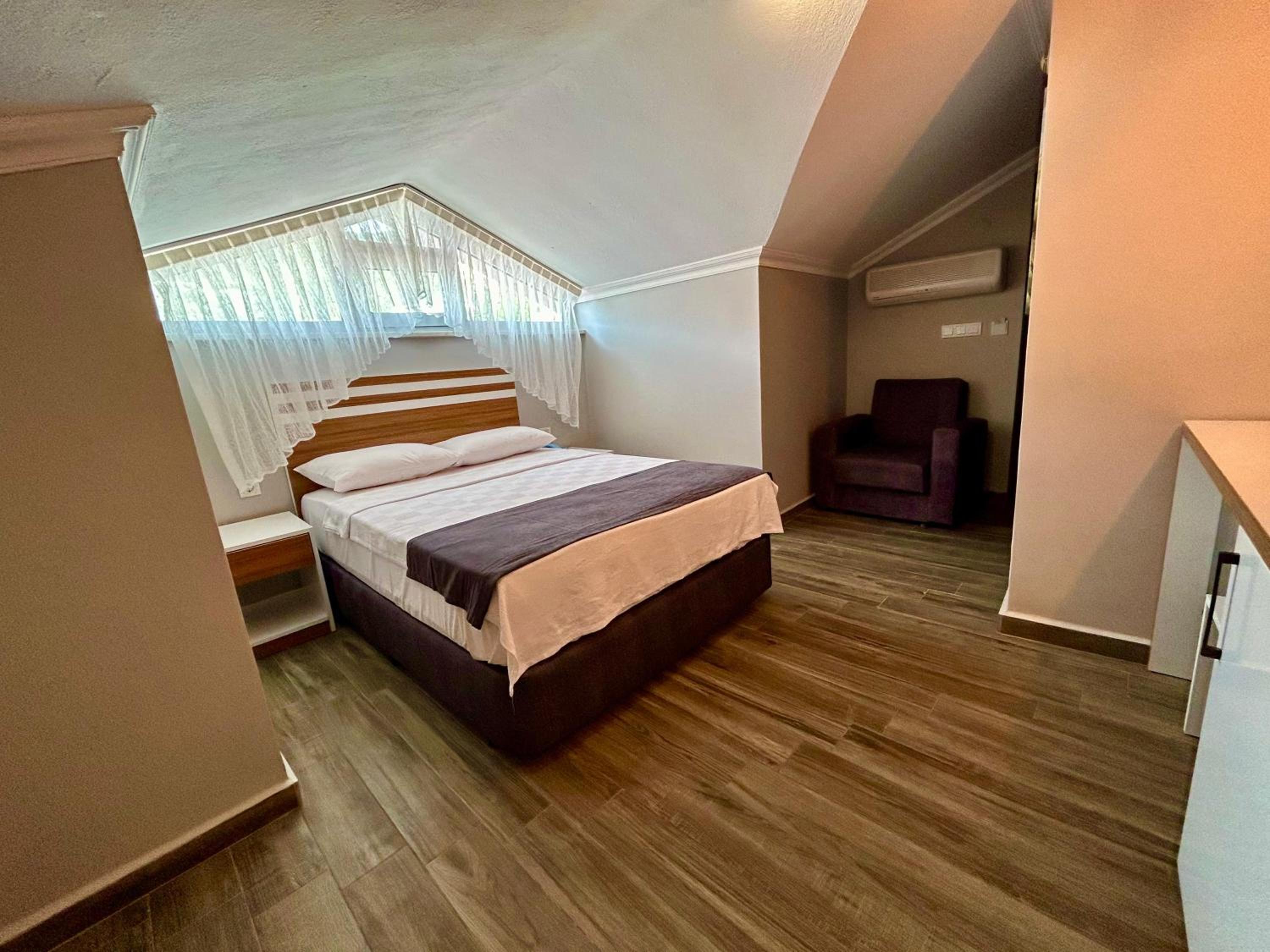 Economy Double Room photo 3