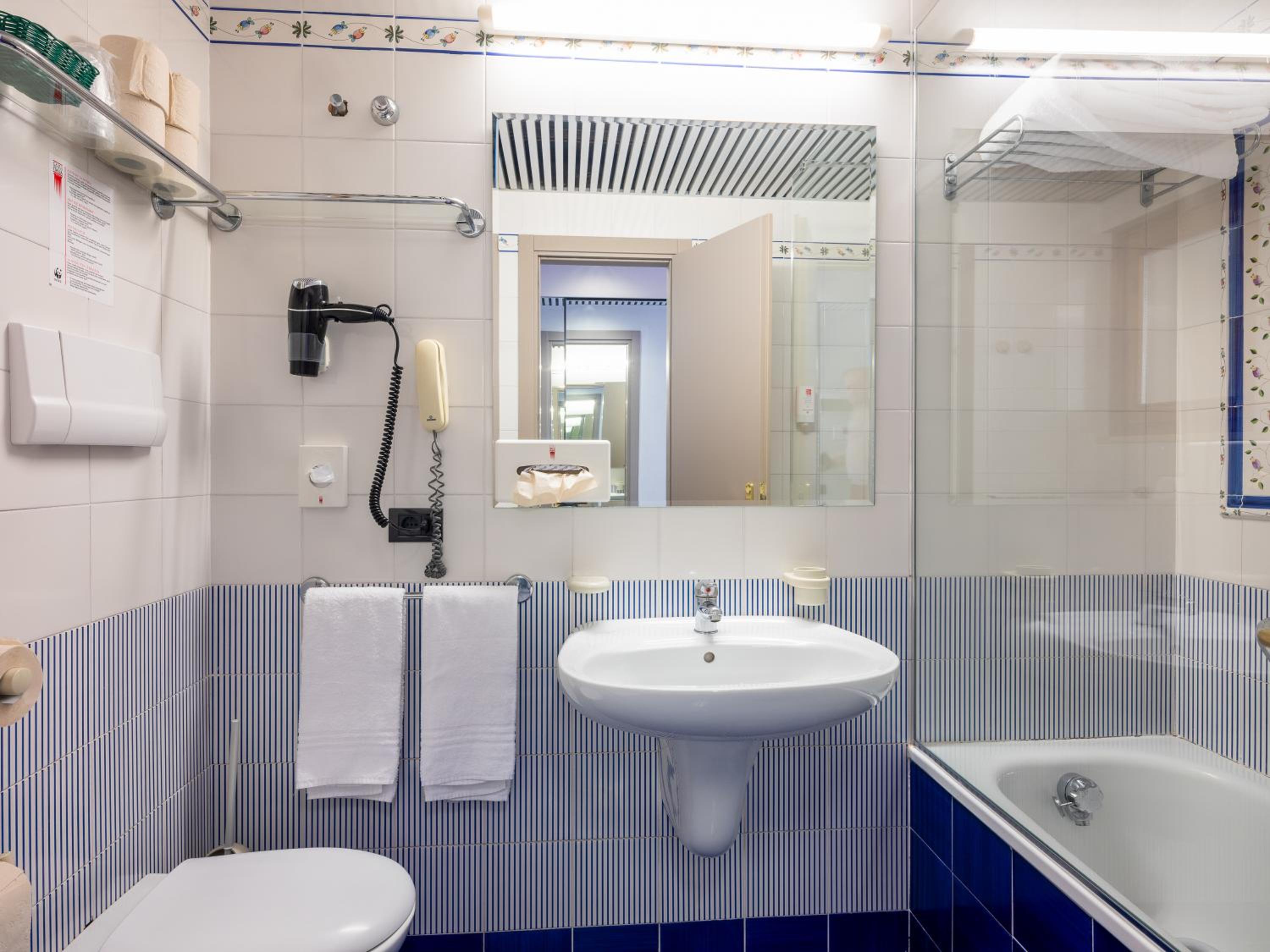 Twin or Double Room with Balcony or Terrace - Photo 5