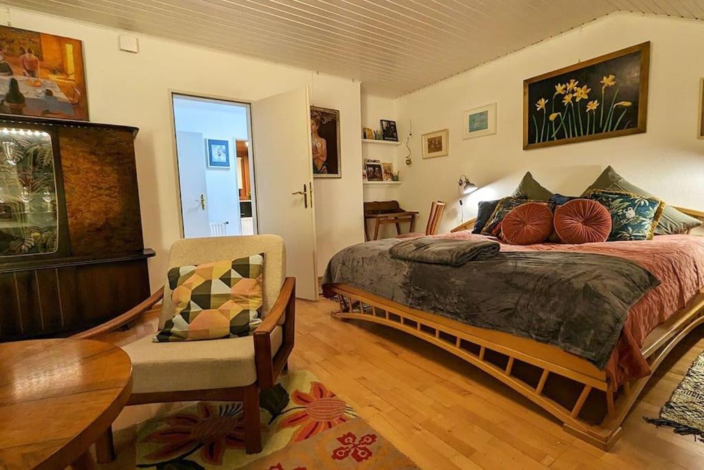 One-Bedroom Apartment photo 2