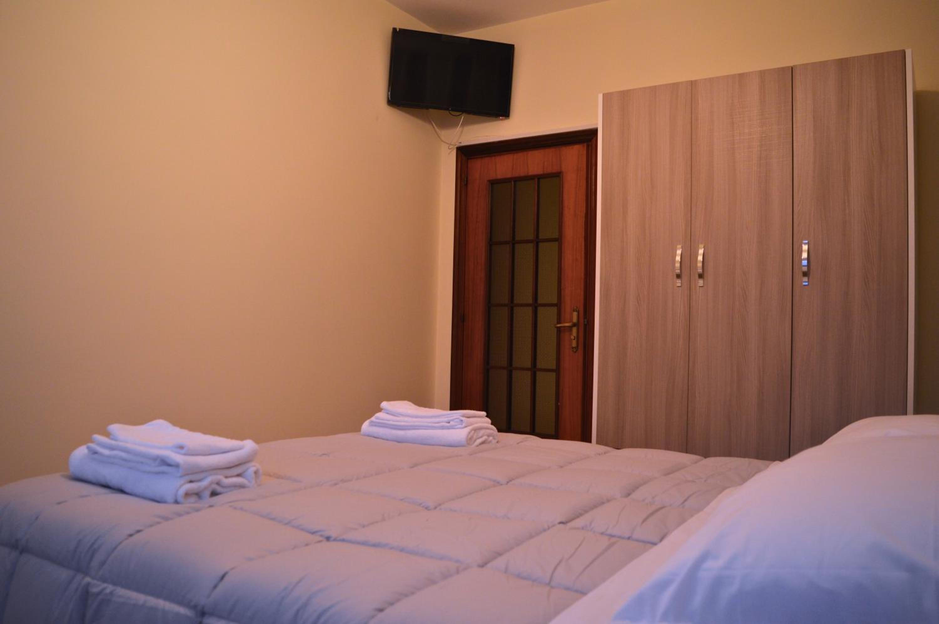 Standard Double Room with Shared Bathroom photo 2