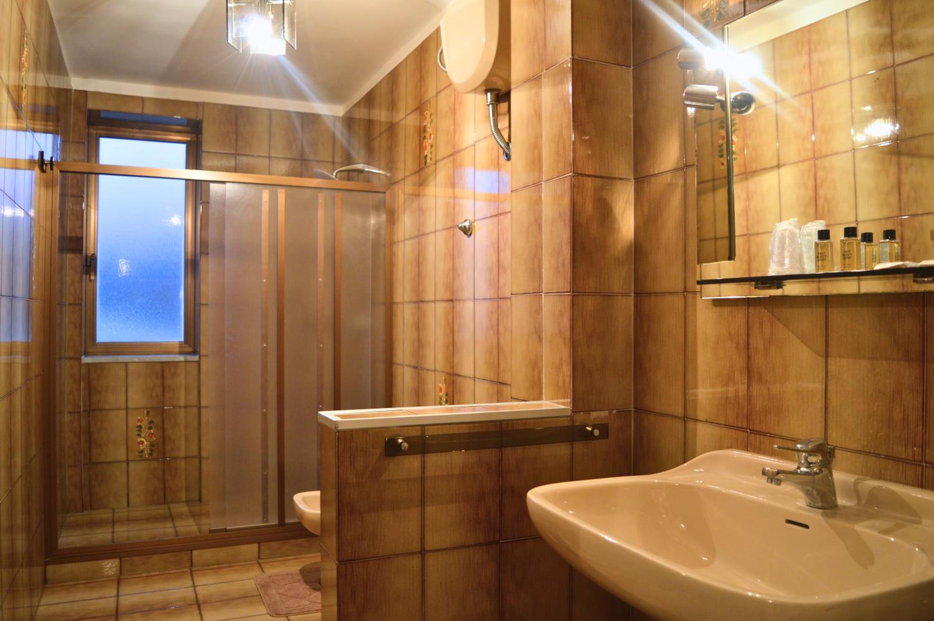 Standard Double Room with Shared Bathroom photo 2