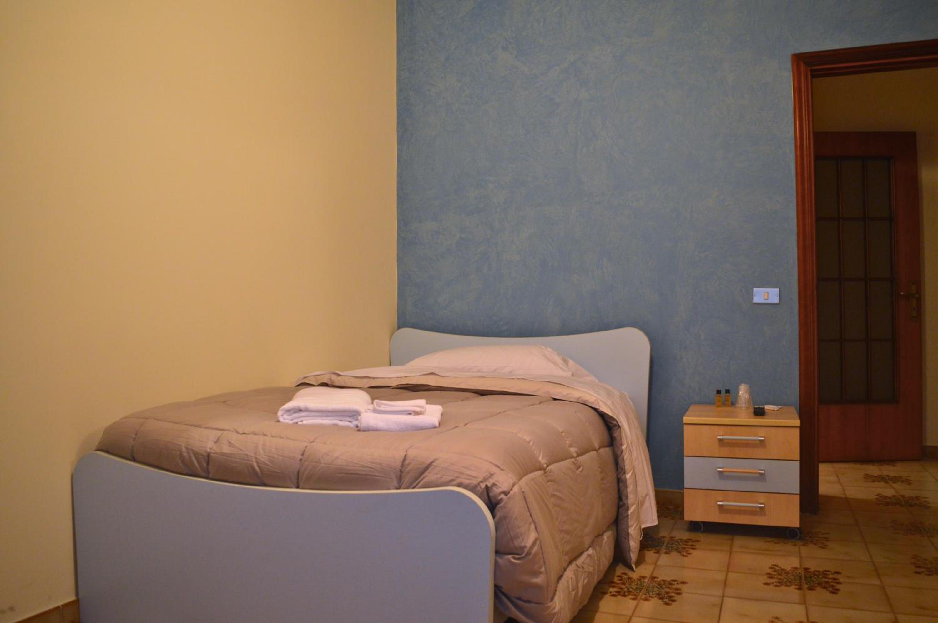 Standard Double Room with Shared Bathroom photo 1