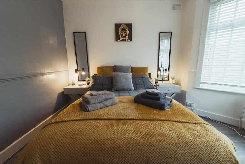 One-Bedroom Apartment photo 1