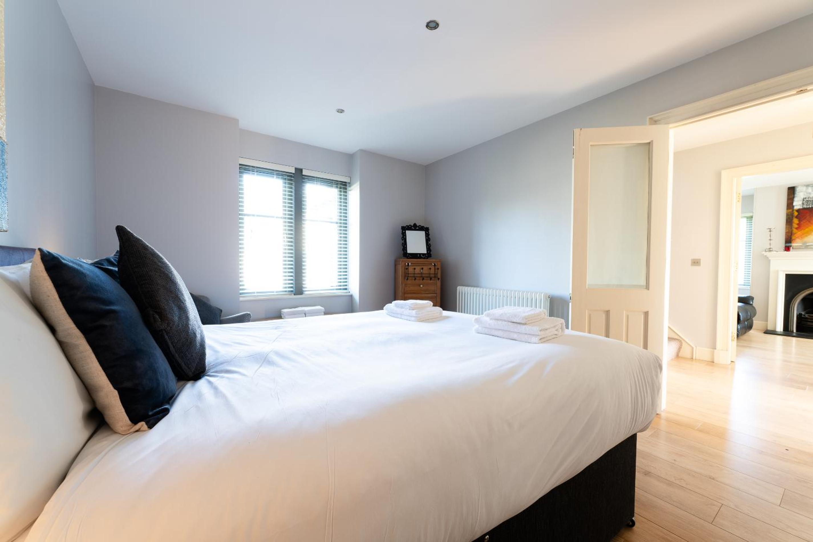 Four-Bedroom House photo 2