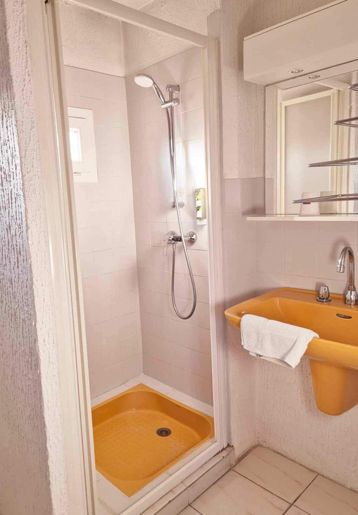 Standard Double Room - Photo 2