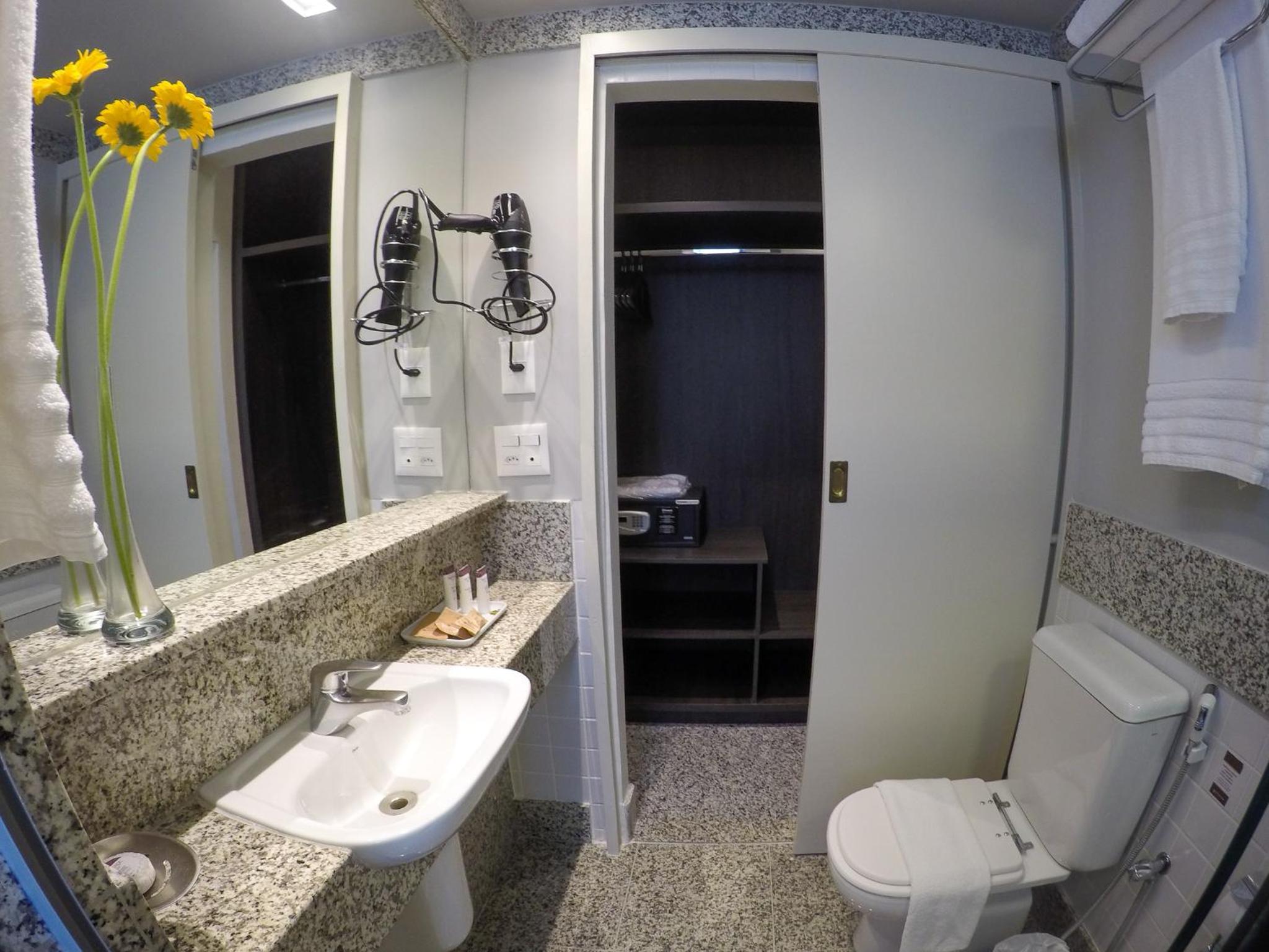 Executive Suite - Photo 3