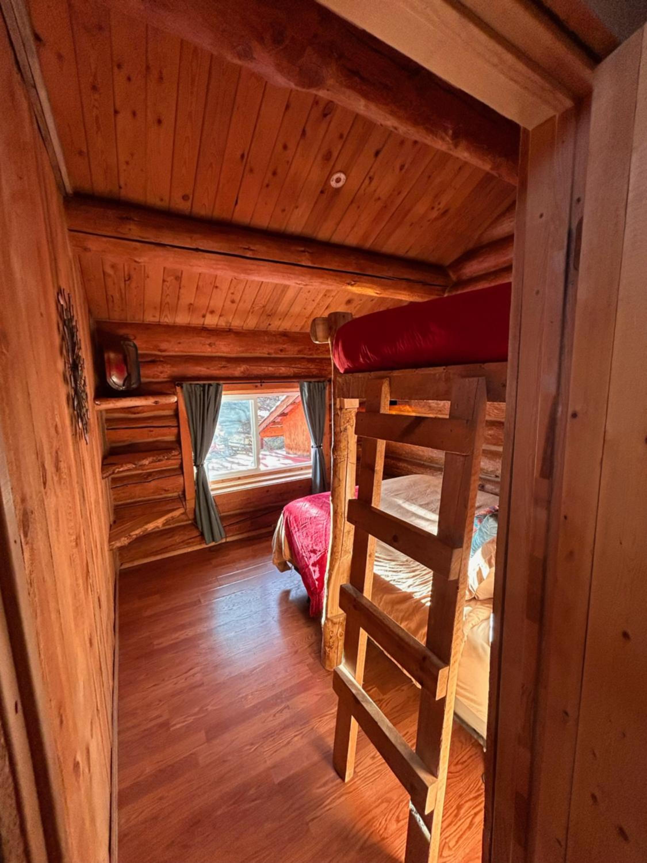Single Room with Shared Bathroom photo 3