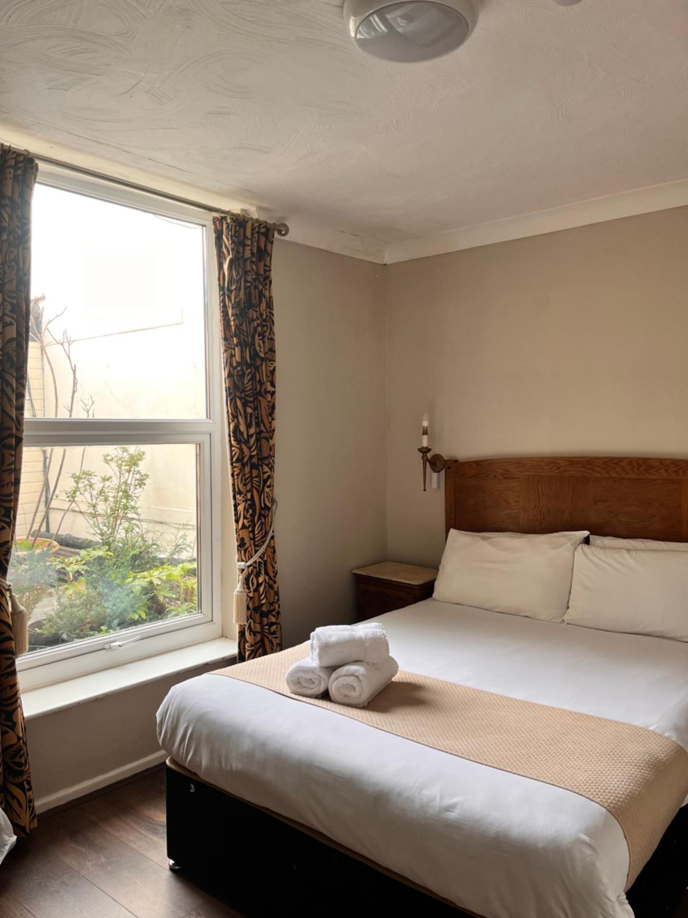 Budget Double Room - Photo 1