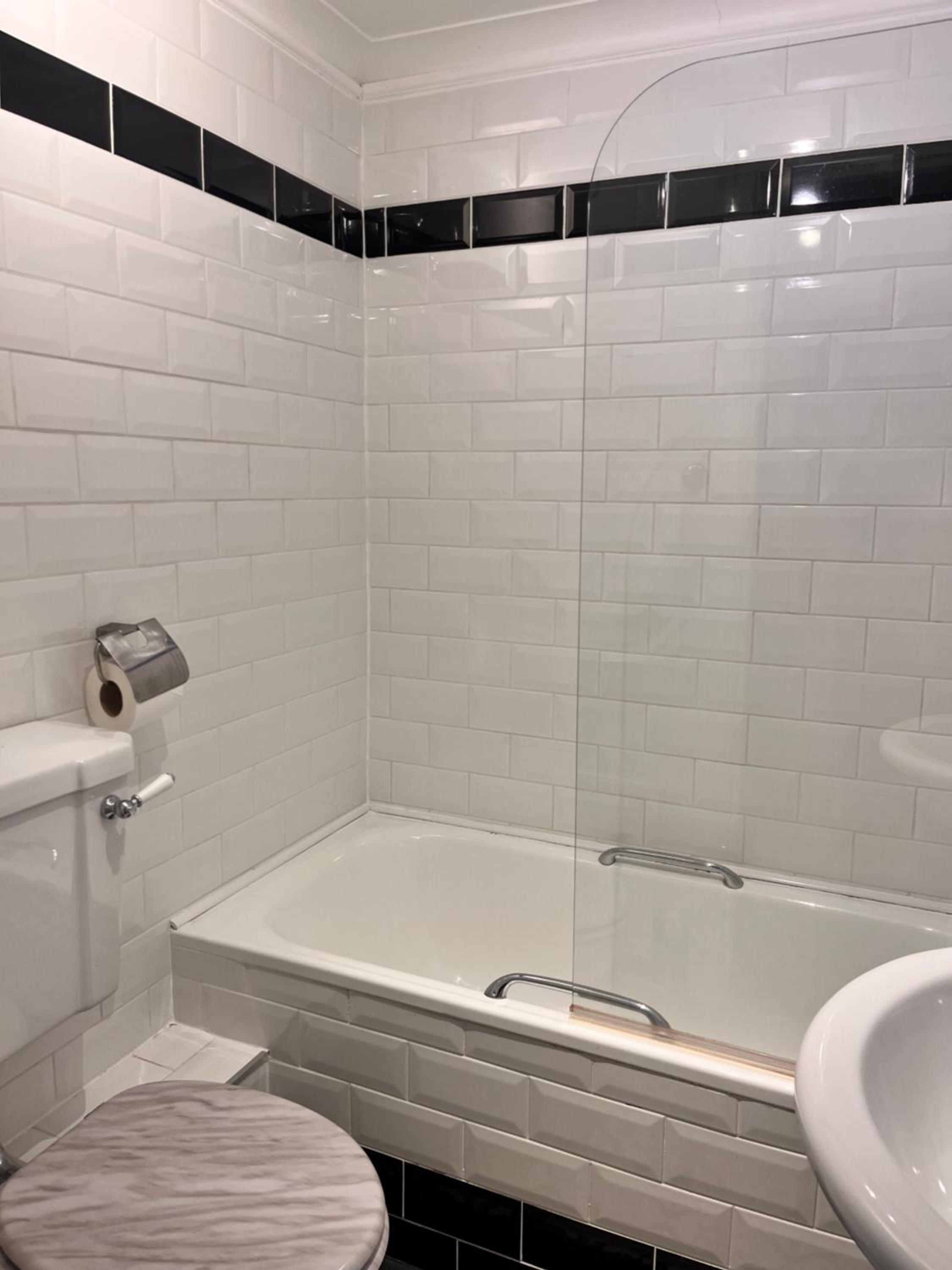 Standard Double Room - Photo 10