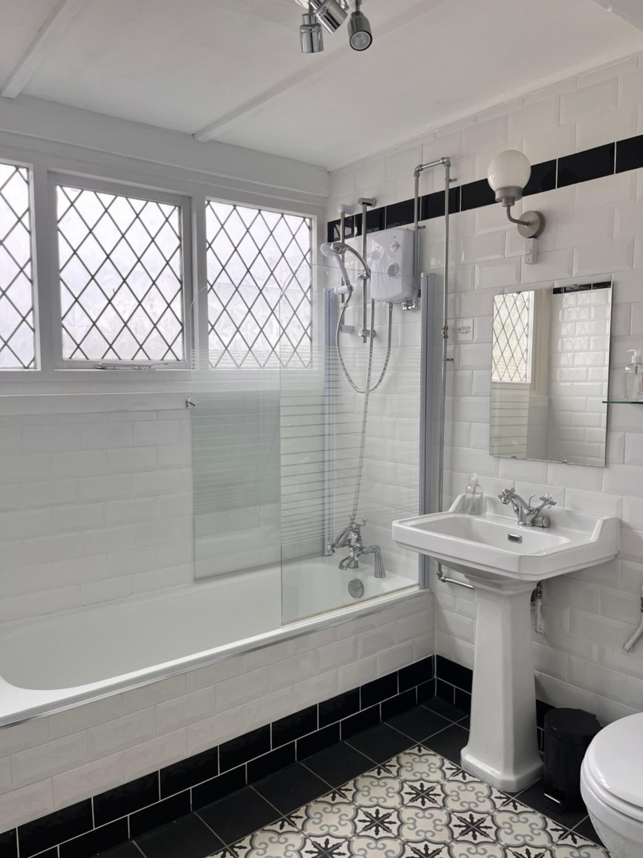 Family Room with Private Bathroom - Photo 8