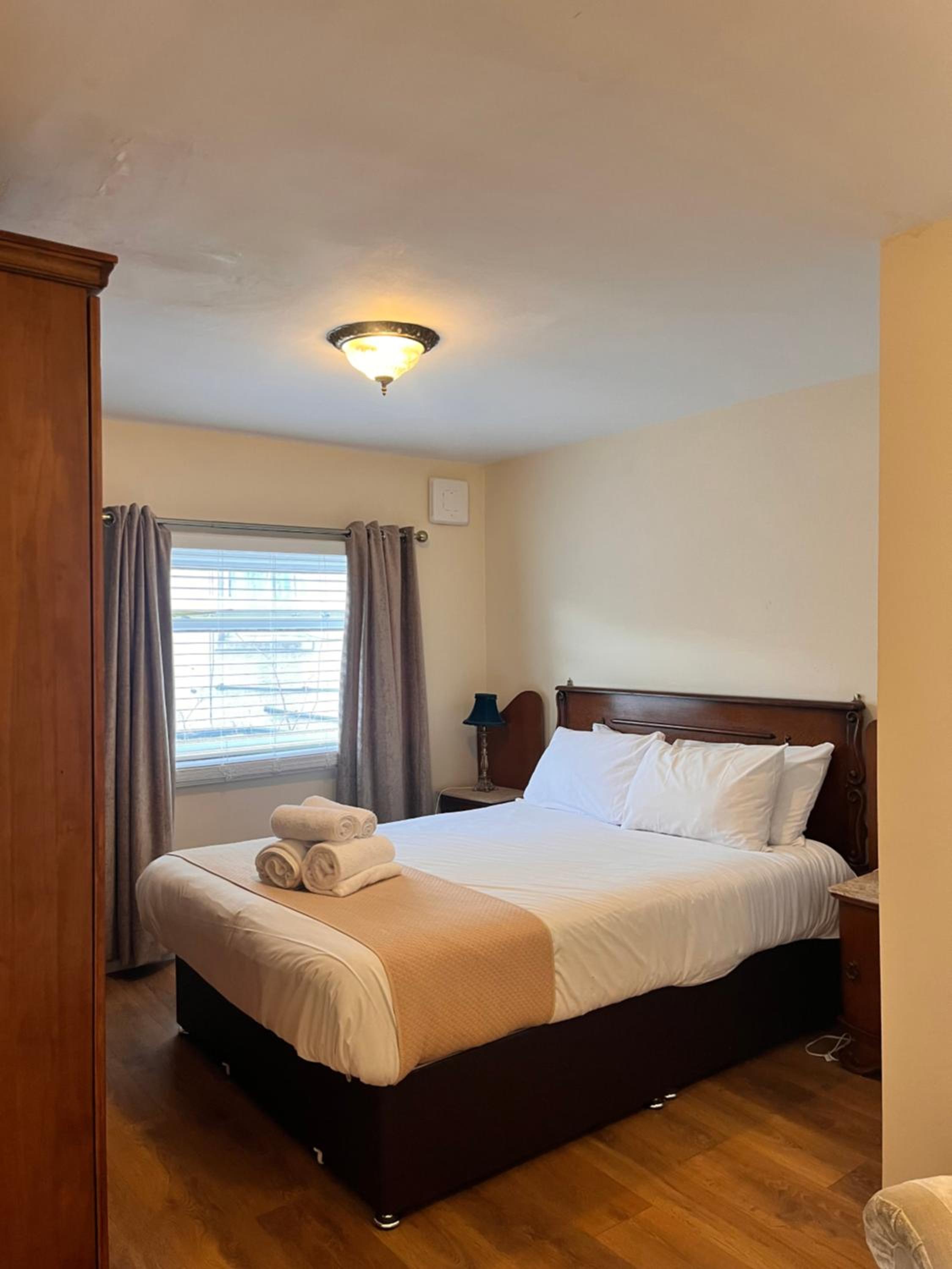 Twin Room with Bath - Photo 1