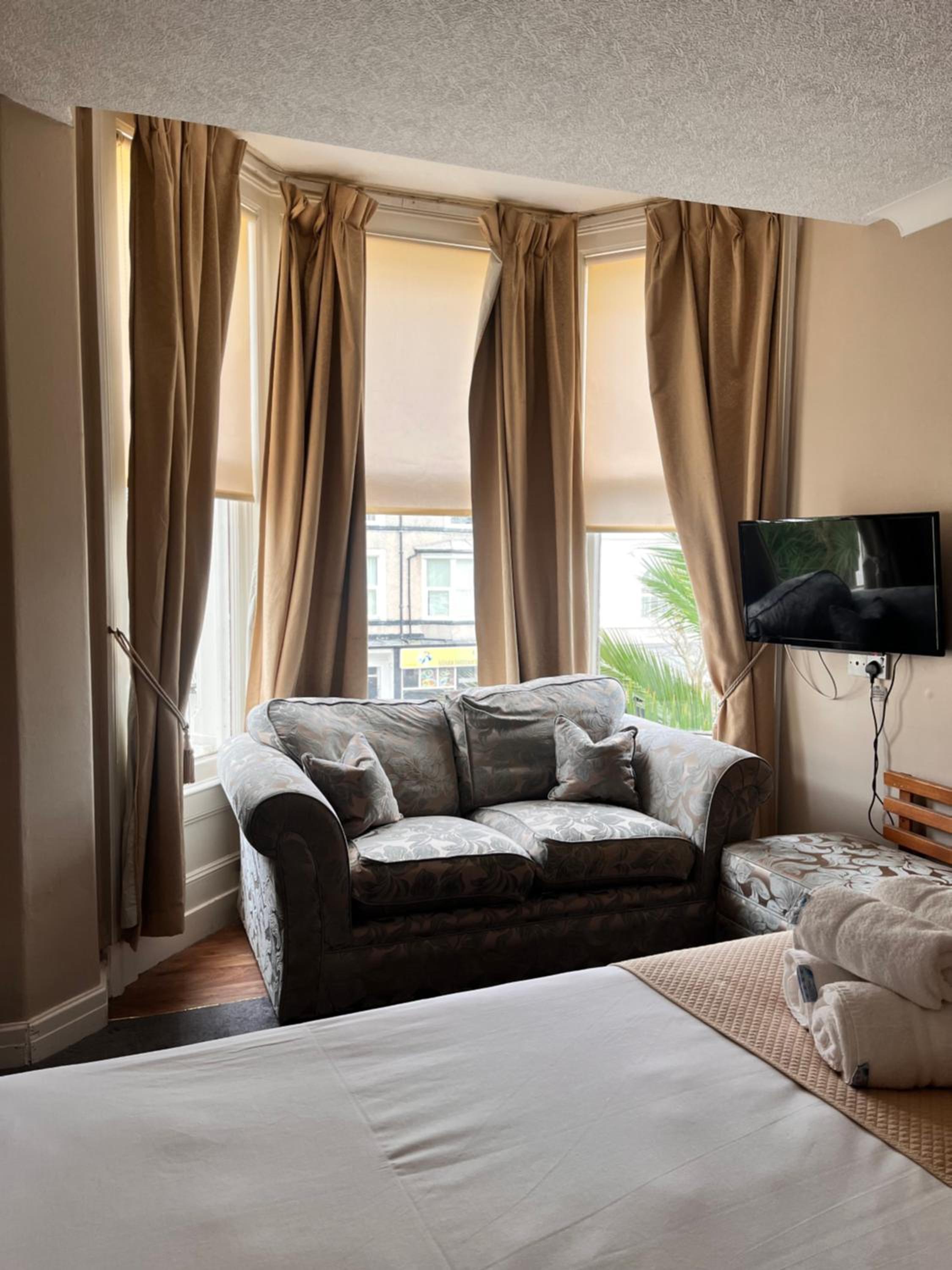 Standard Double Room - Photo 6