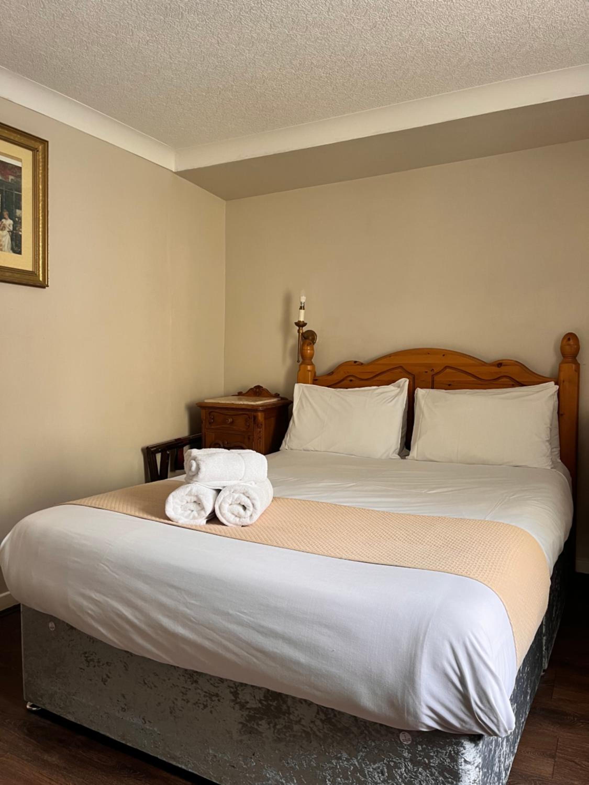 Budget Double Room - Photo 2
