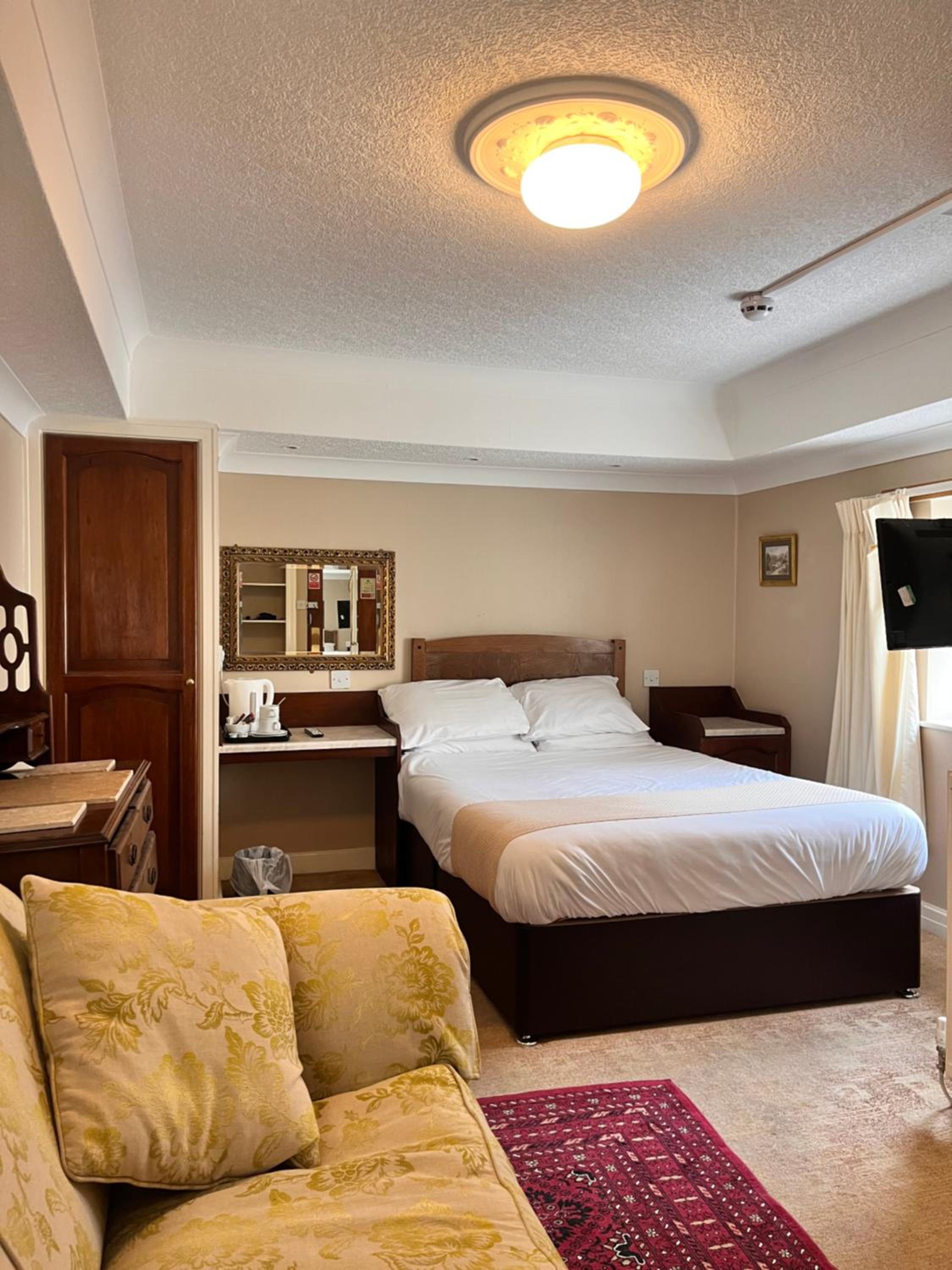 Standard Double Room - Photo 7