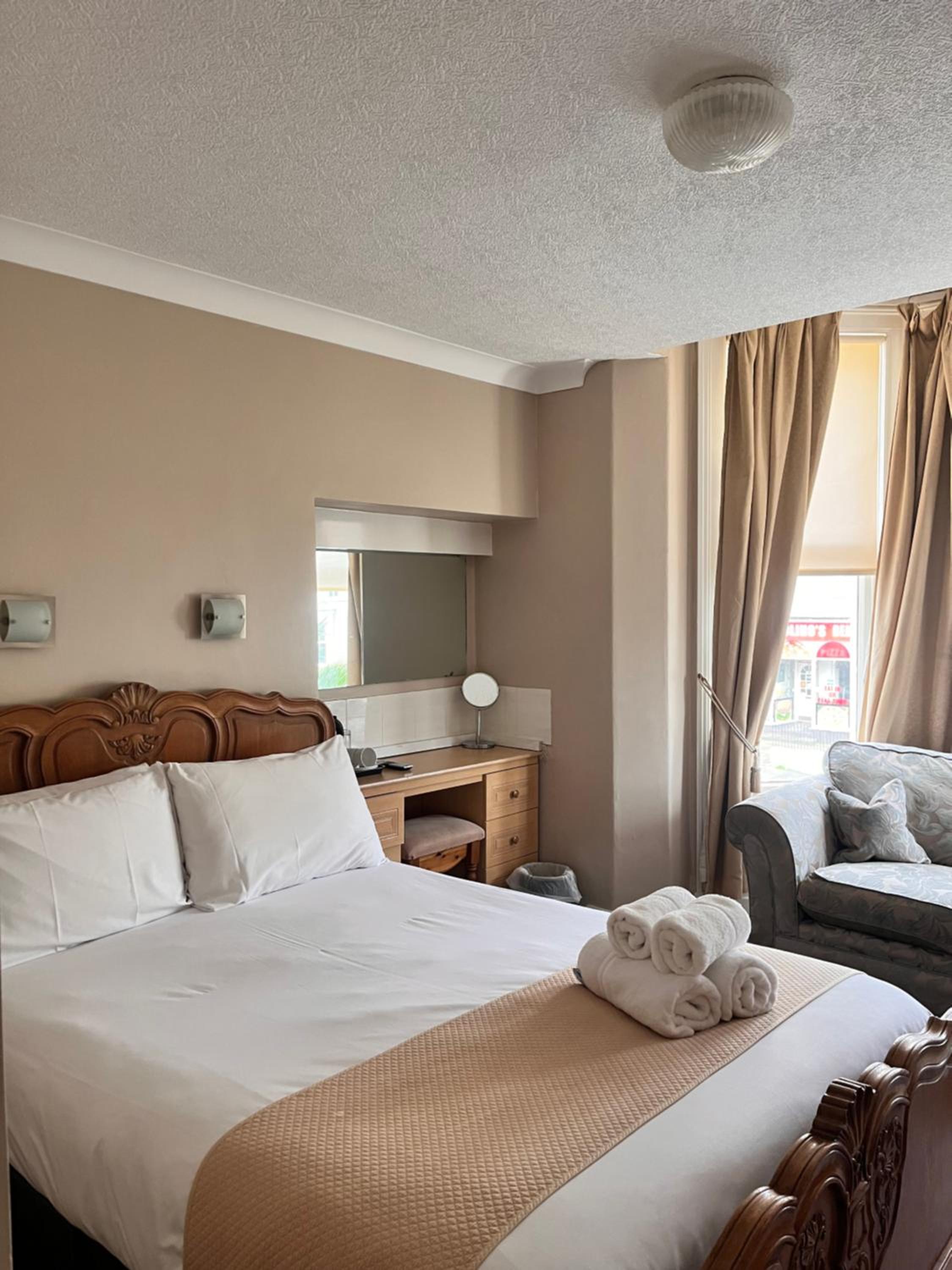 Standard Double Room - Photo 3