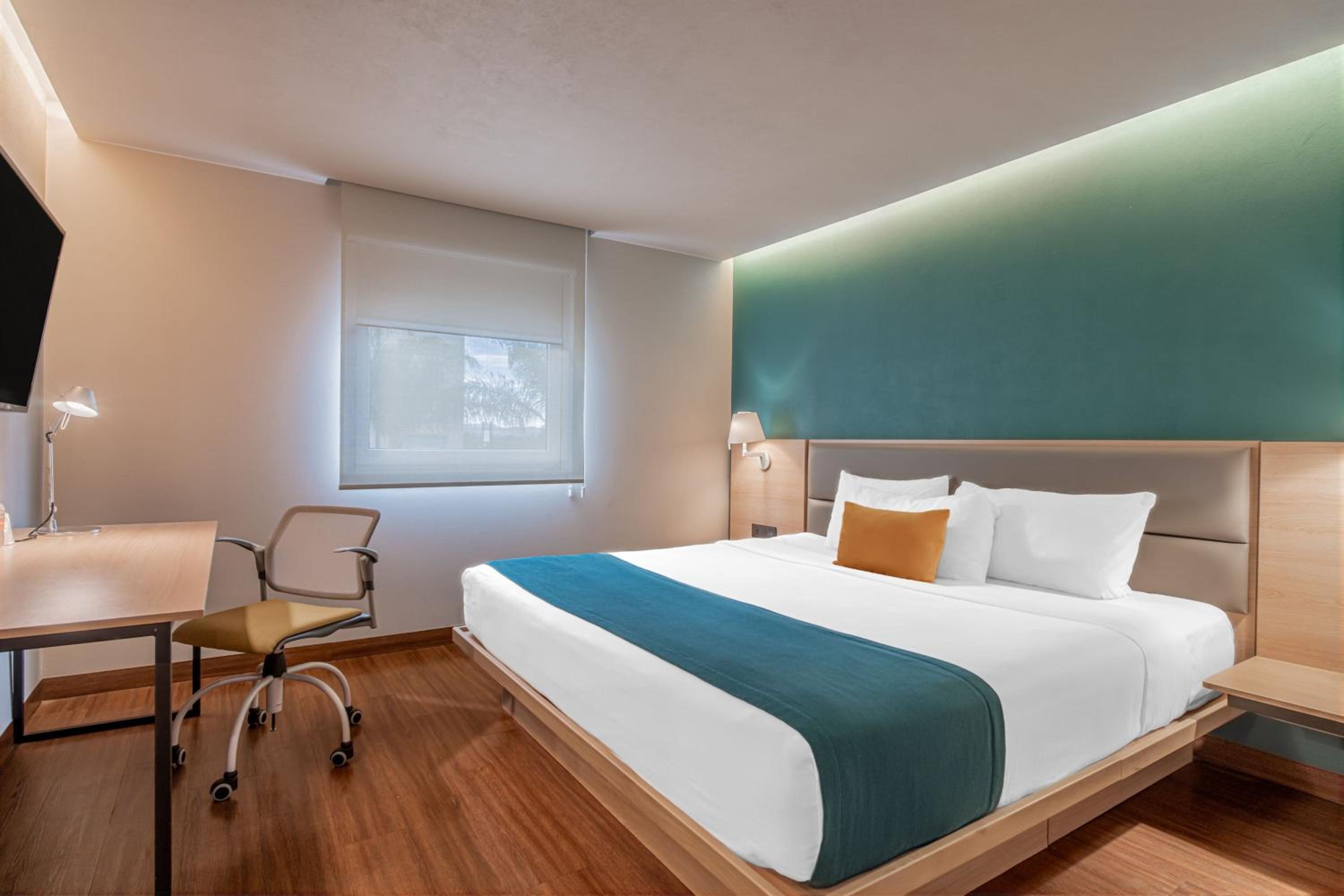 Junior Suite with Sofa Bed - King Size Bed - Photo 1