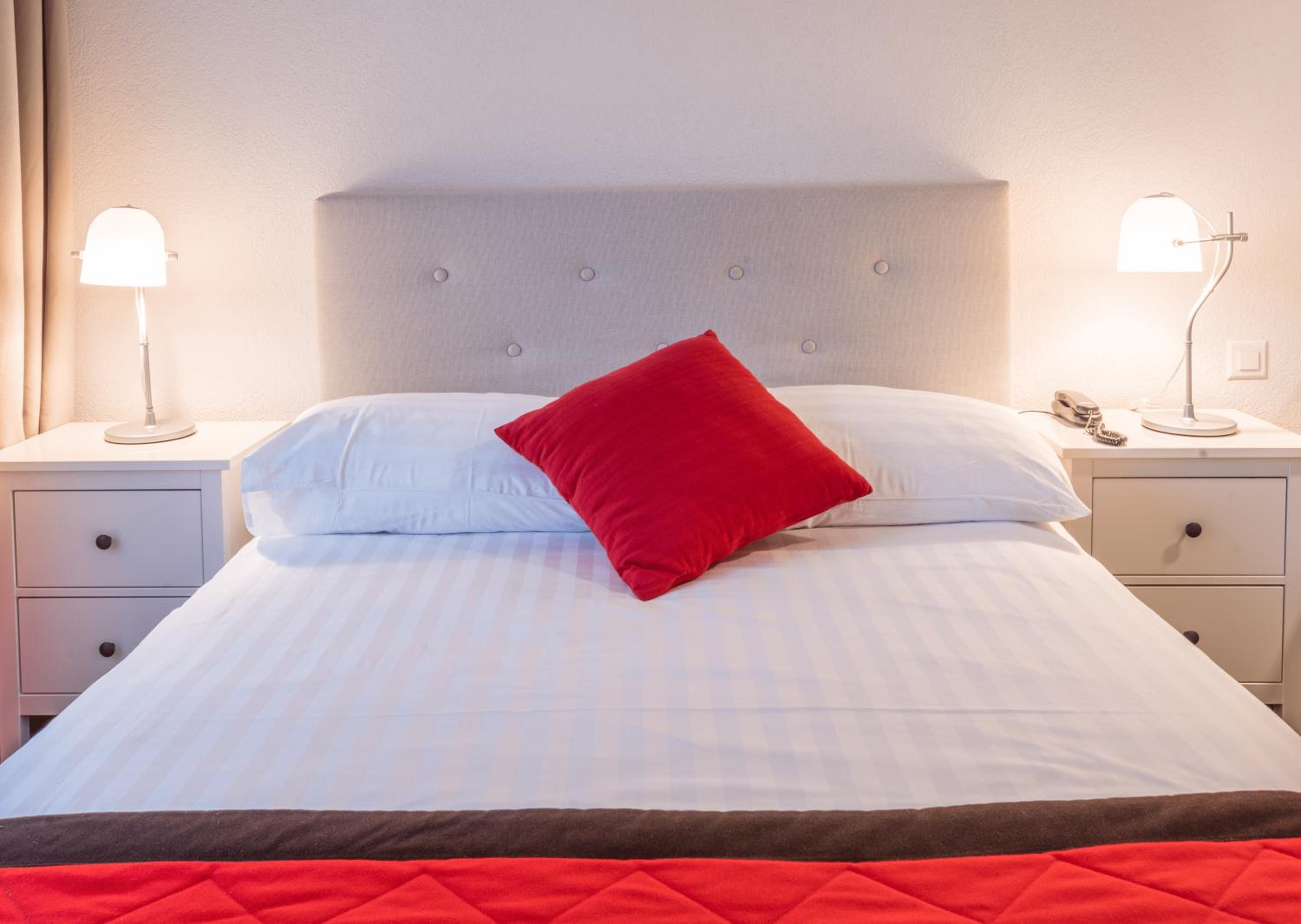 Queen Comfort - City side - Photo 1