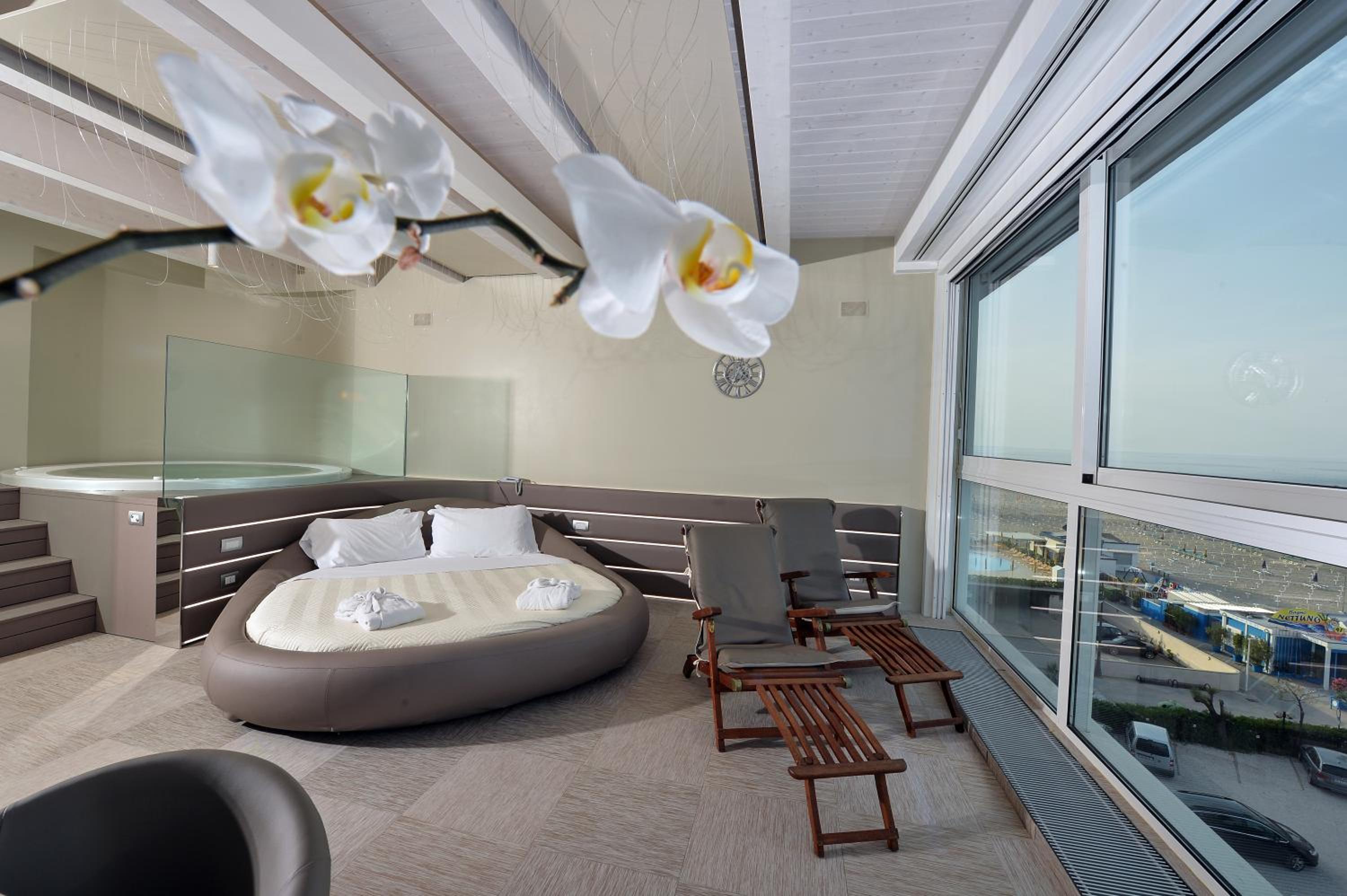 Suite - Photo 2