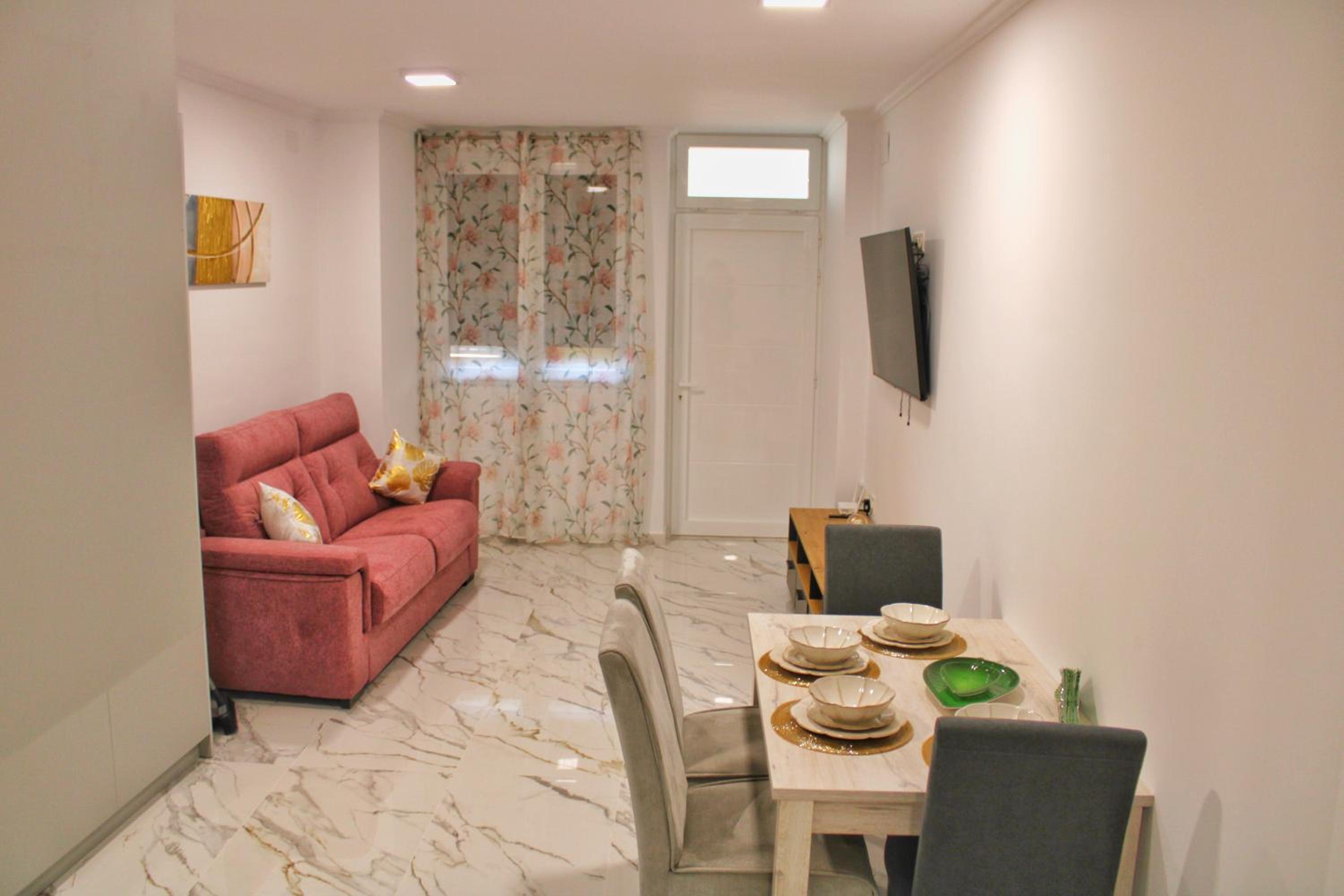 One-Bedroom Apartment photo 2