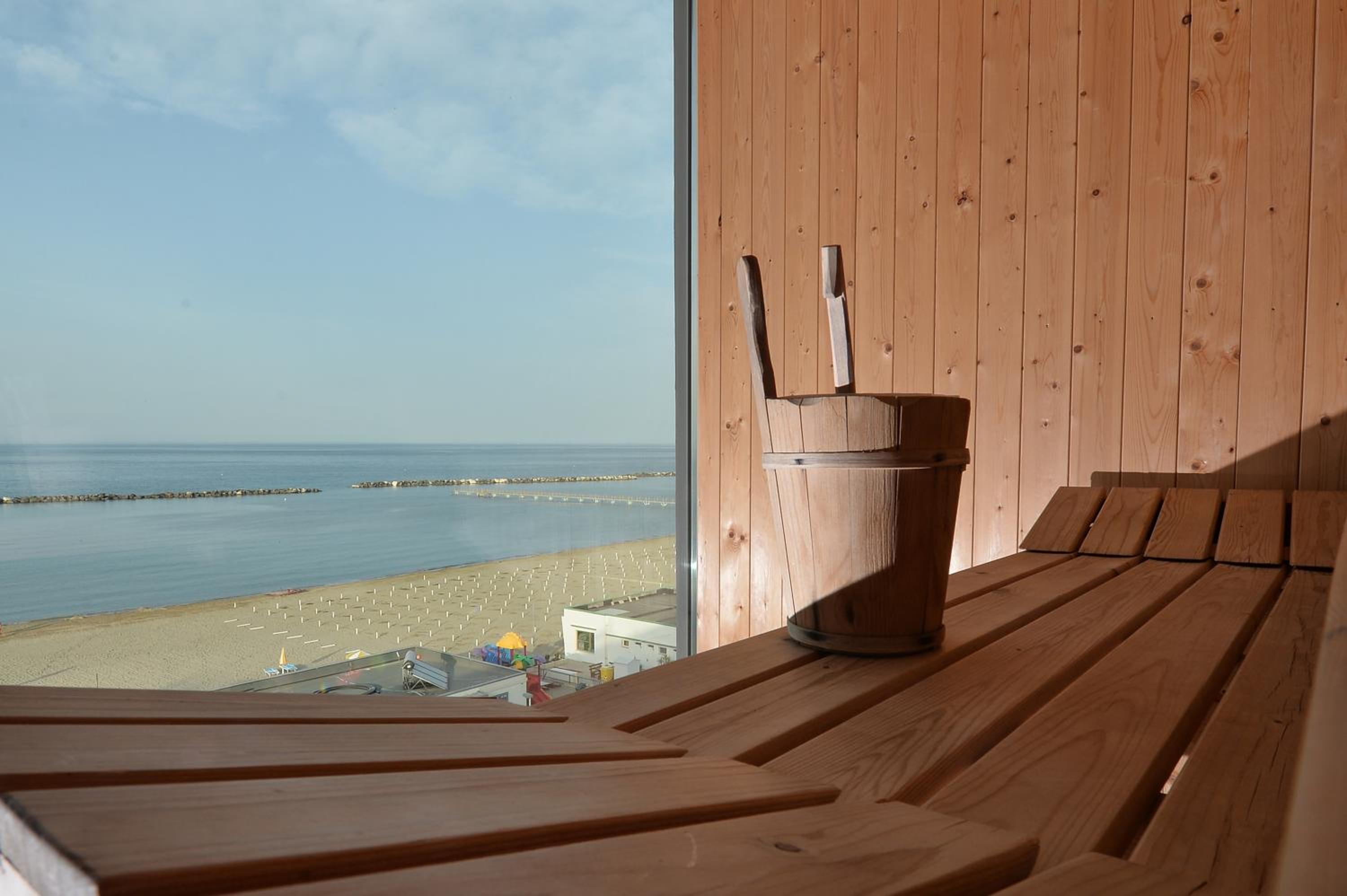 Suite - Photo 15