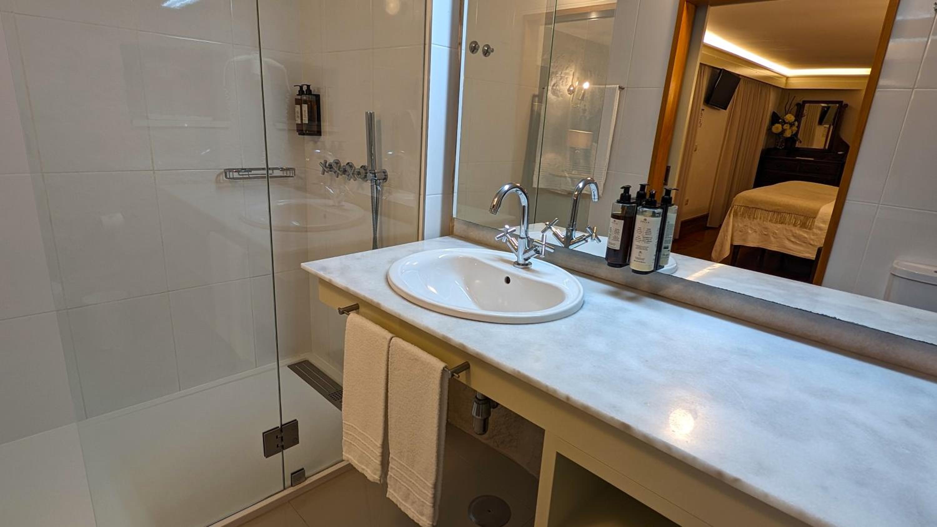 Classic Double Room - Photo 5