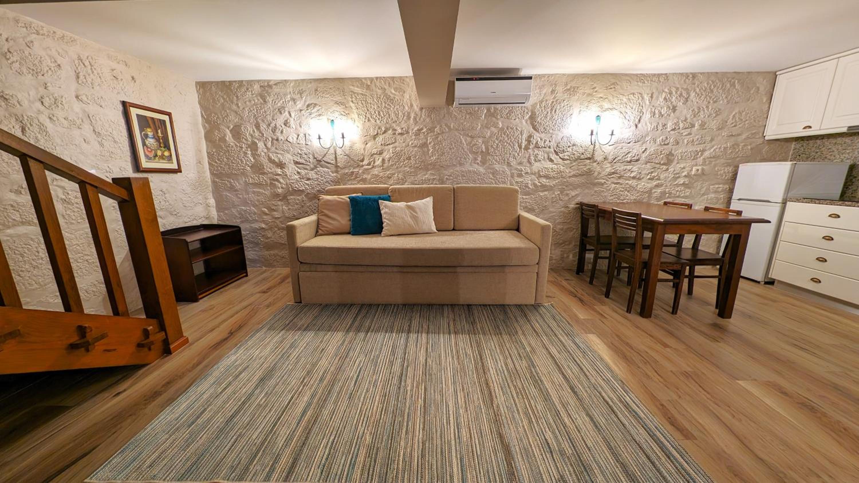 One-Bedroom House - Photo 3