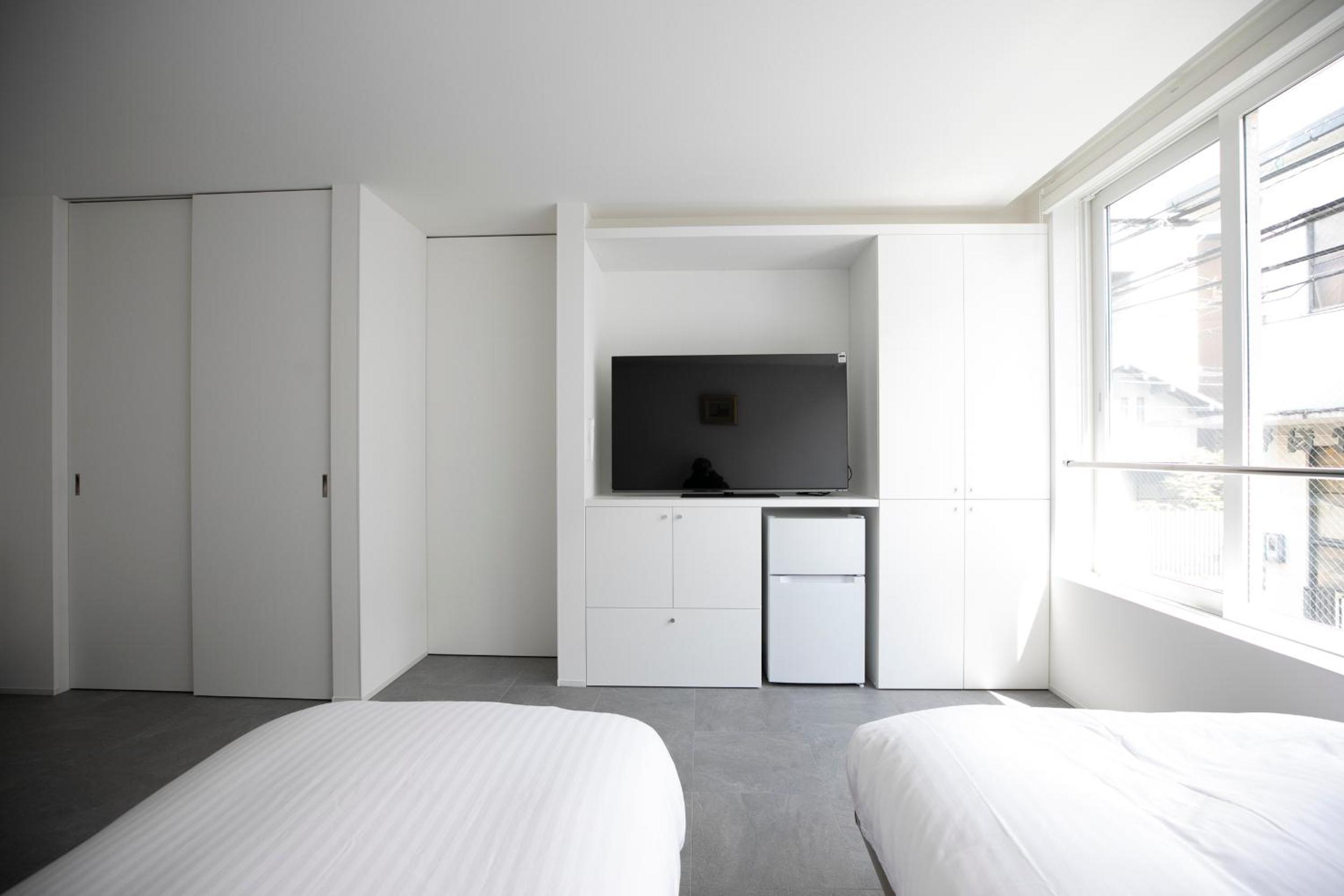 Twin Room with Private Bathroom - Photo 21