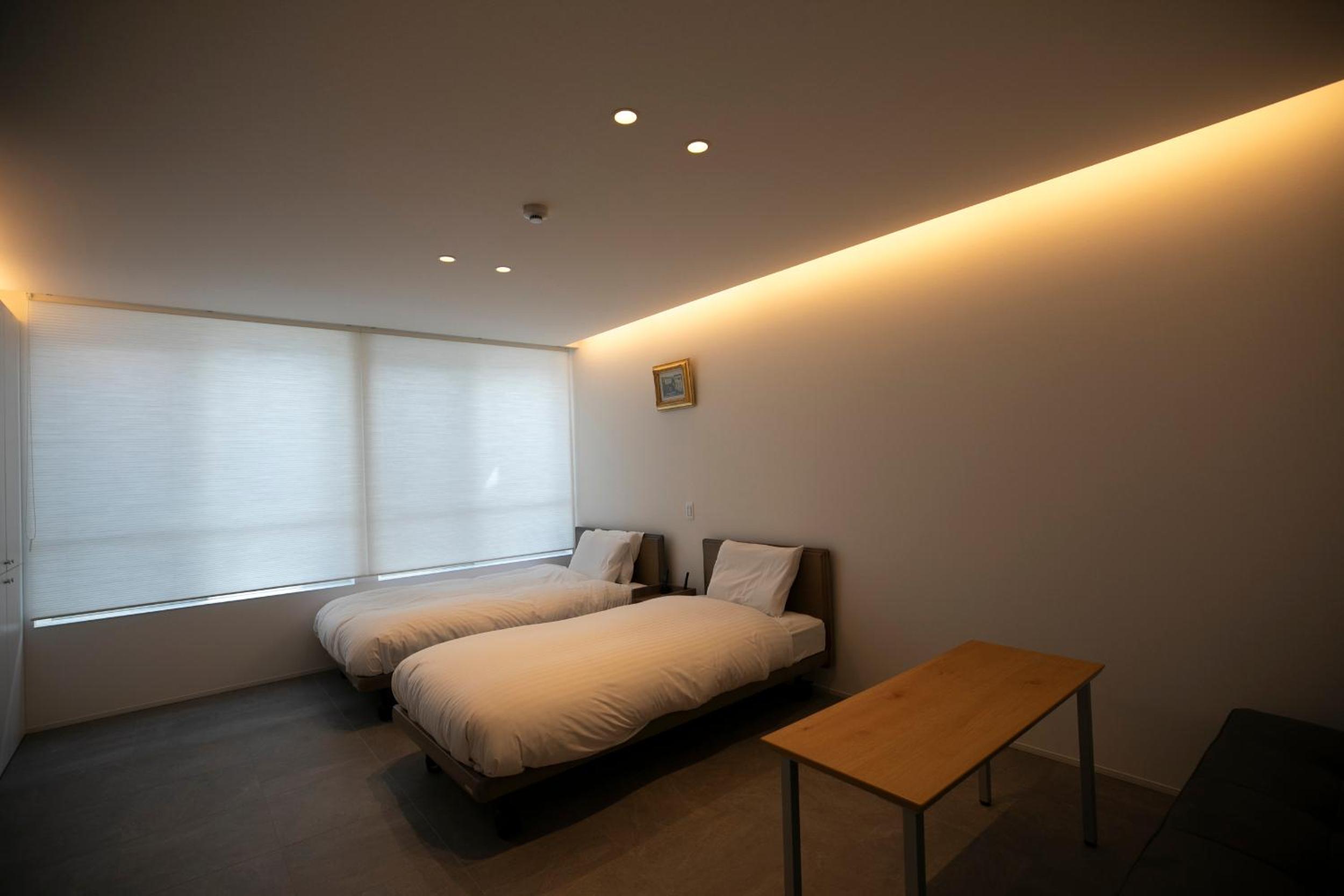 Twin Room with Private Bathroom - Photo 22