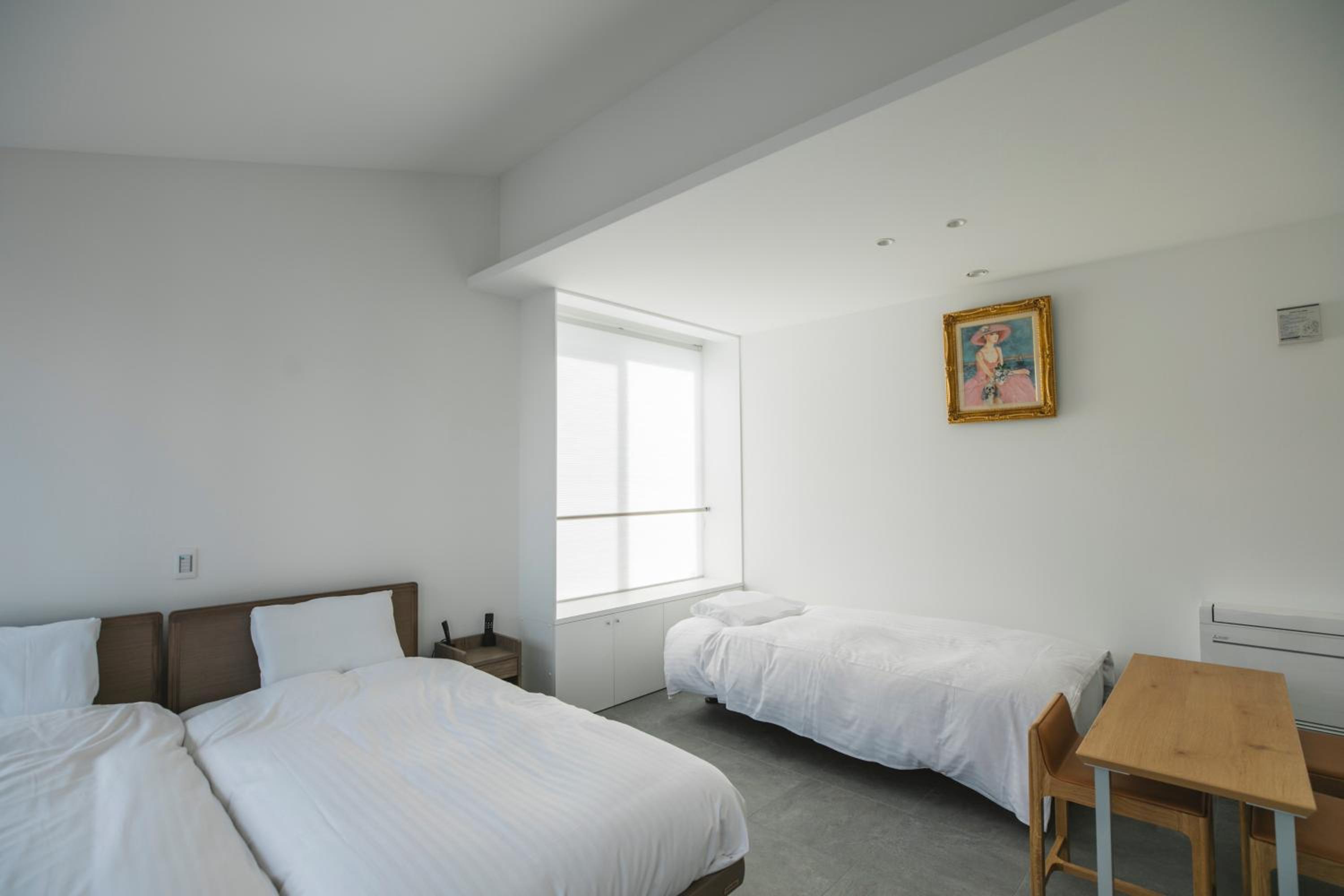 Twin Room with Private Bathroom - Photo 17