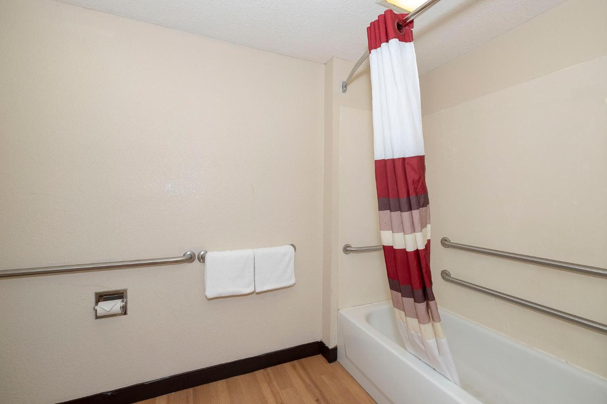 Deluxe King Room Disability Access Smoke Free - Photo 7