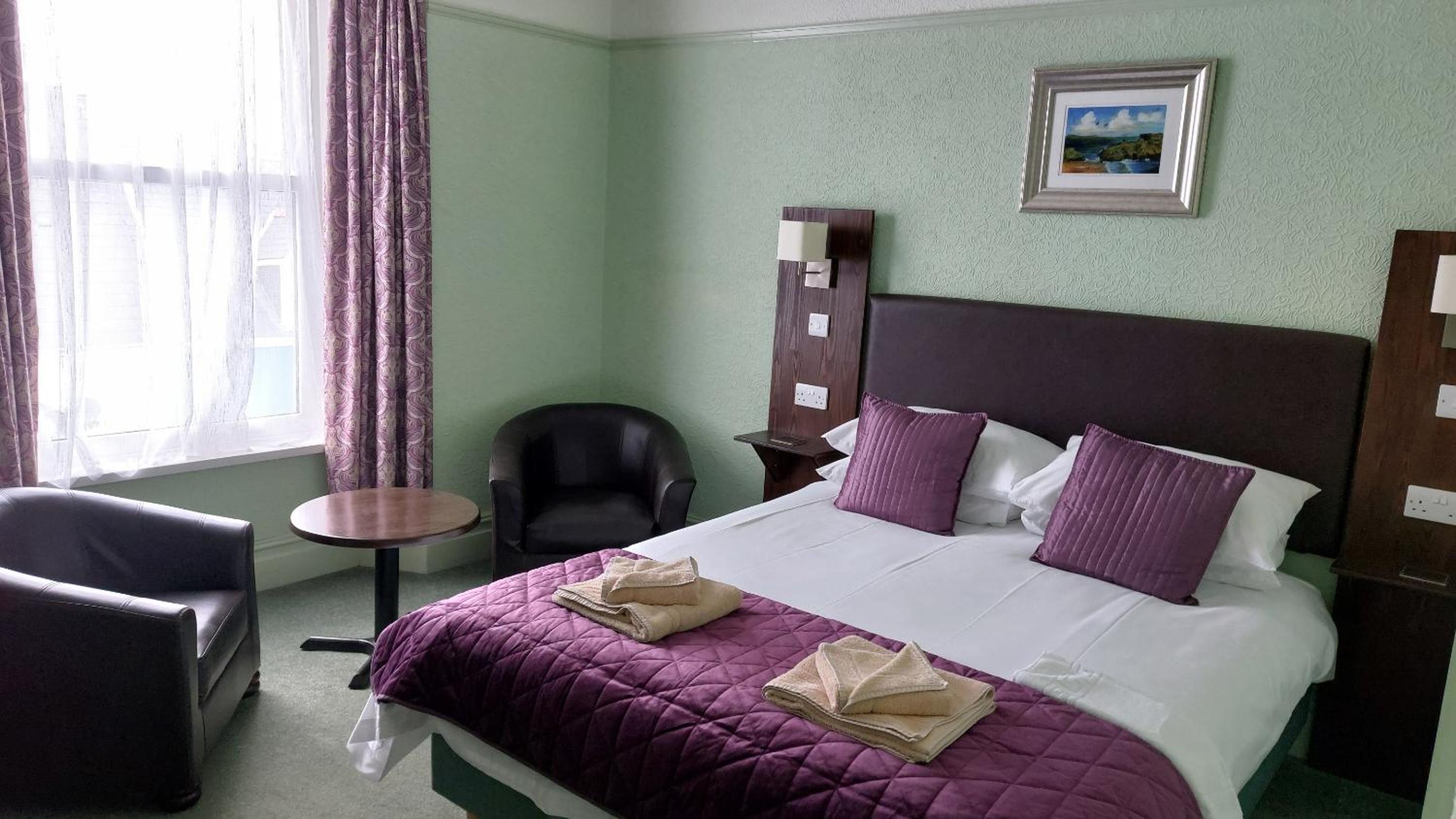 Standard King Room photo 3
