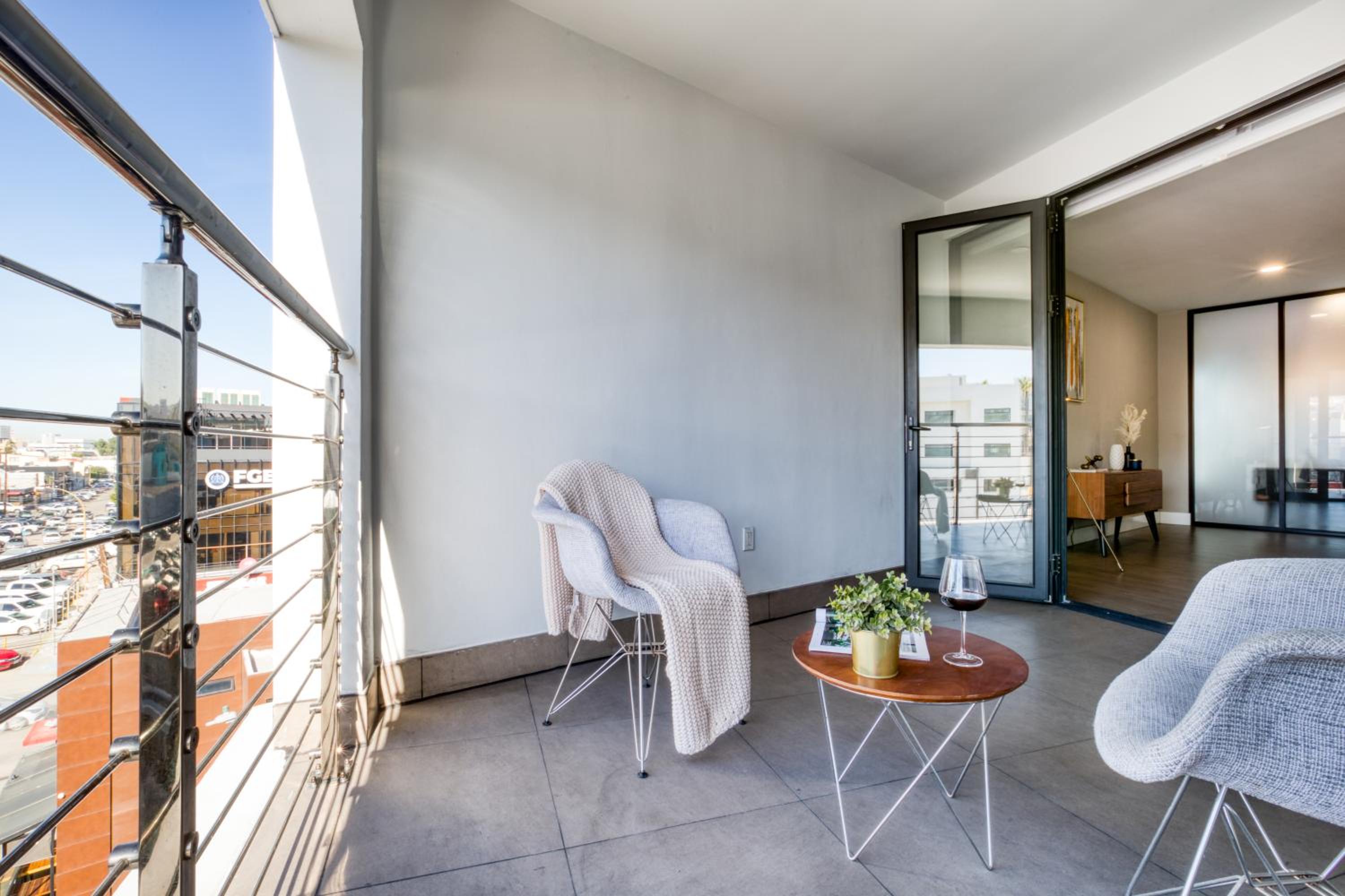 Exclusive Two-Bedroom Apartment with Balcony - Photo 7