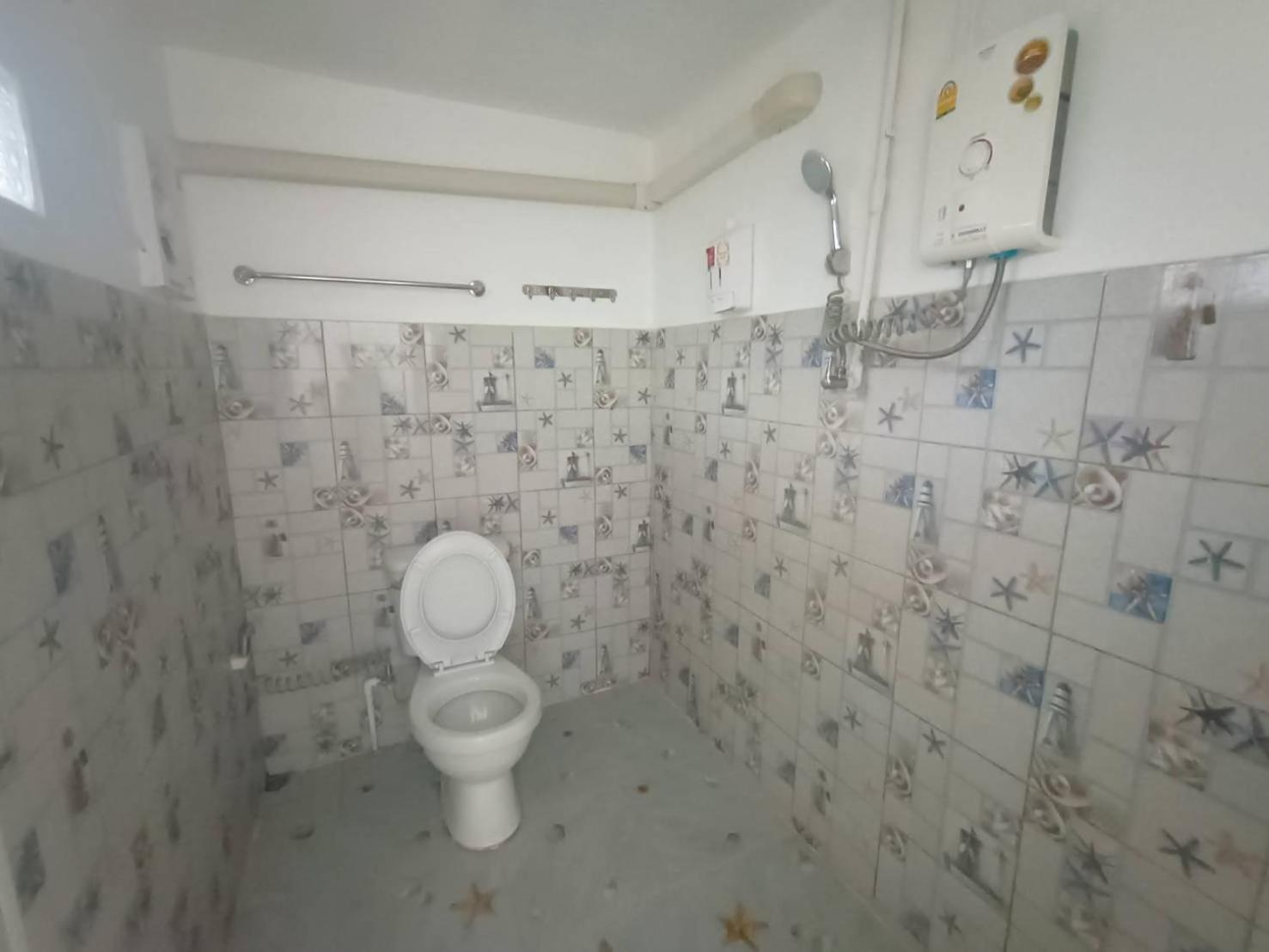Standard King Room - Photo 7