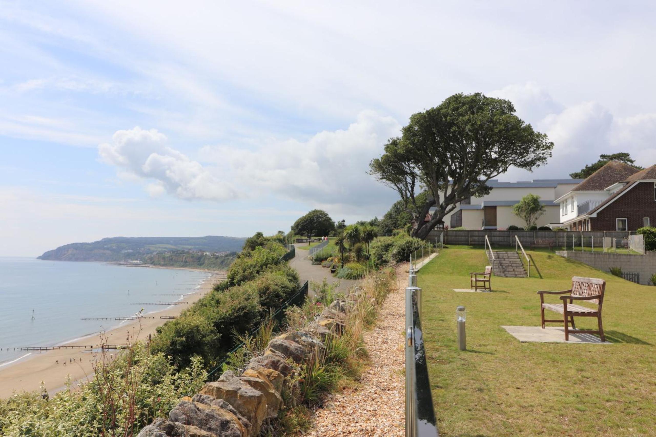 Two-Bedroom Apartment photo 2